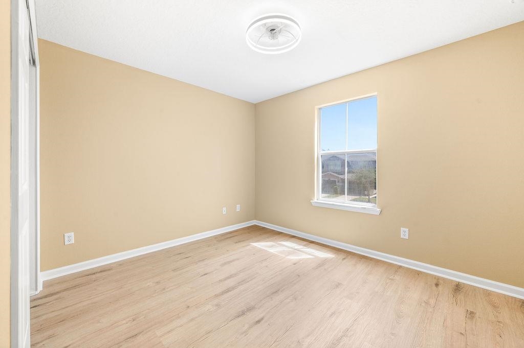 Image 28 of 56 For 211 Crete Ct - End Unit