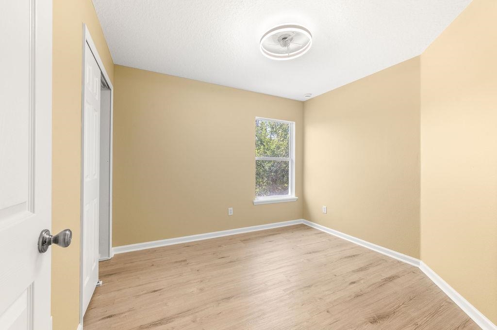 Image 30 of 56 For 211 Crete Ct - End Unit