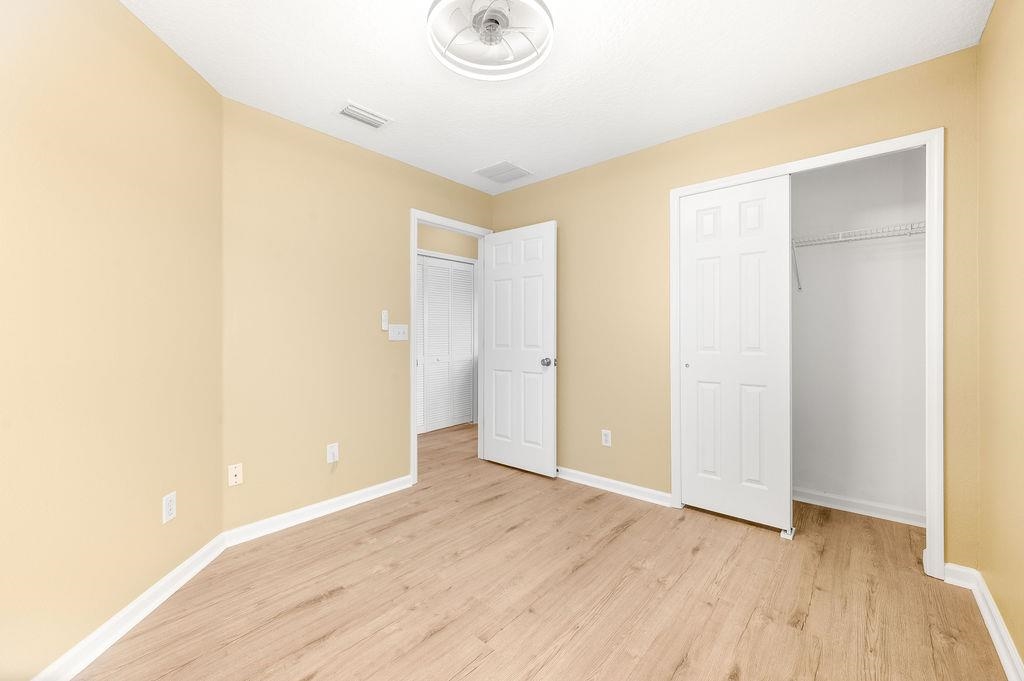 Image 31 of 56 For 211 Crete Ct - End Unit