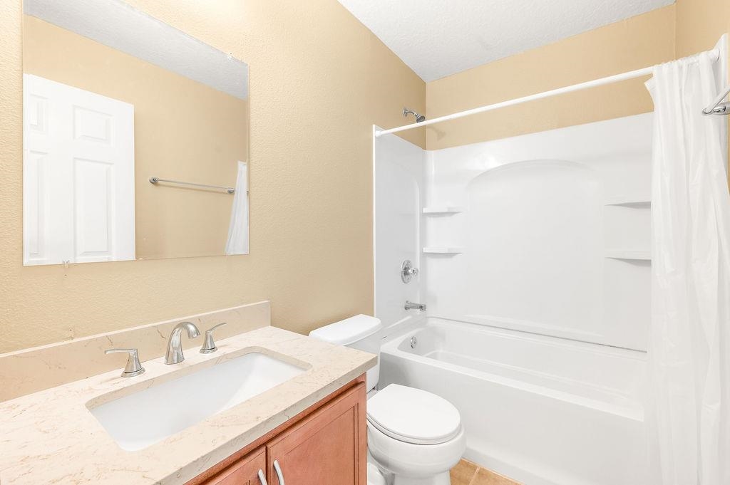 Image 32 of 56 For 211 Crete Ct - End Unit