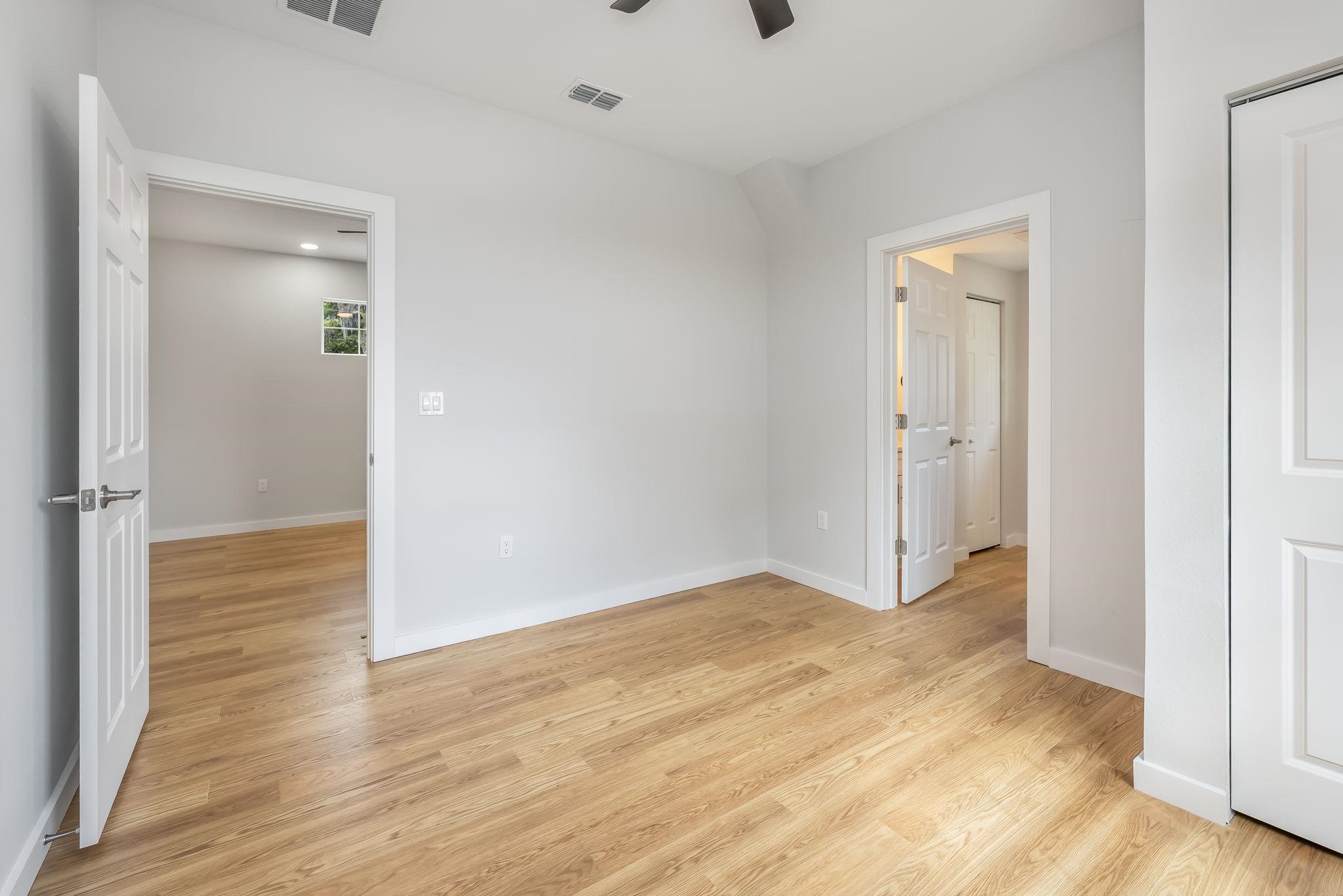 Image 18 of 39 For 98 Bruen St  