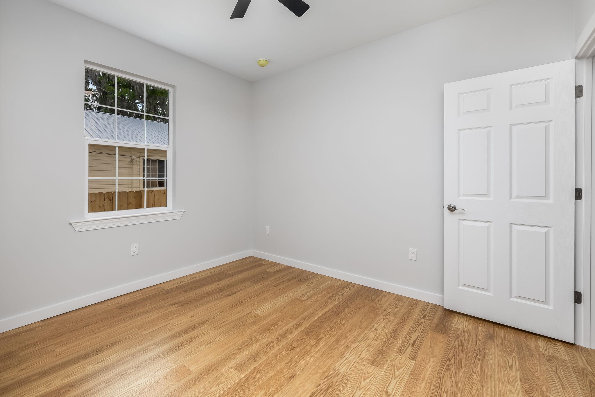 Image 20 of 39 For 98 Bruen St  