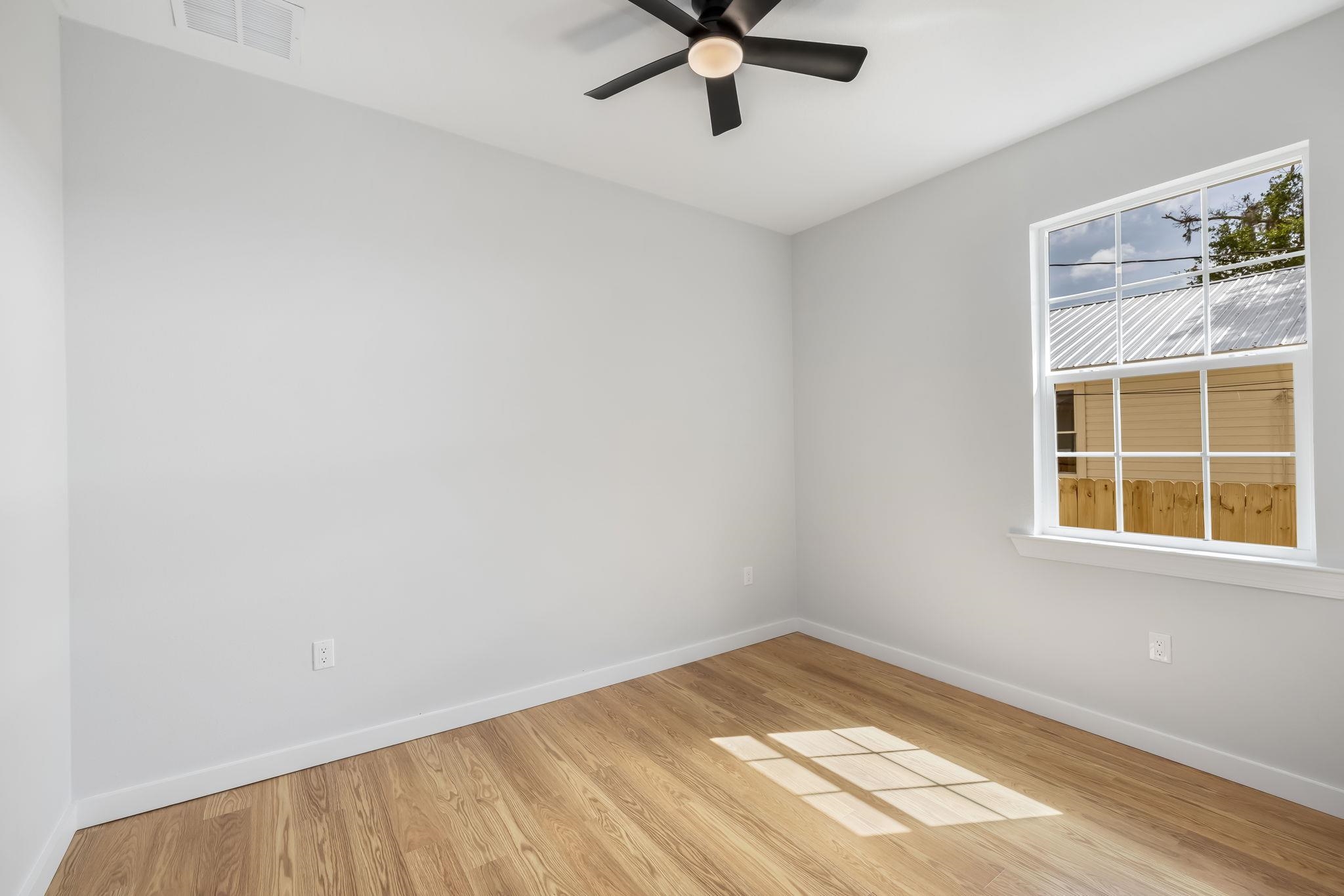 Image 21 of 39 For 98 Bruen St  