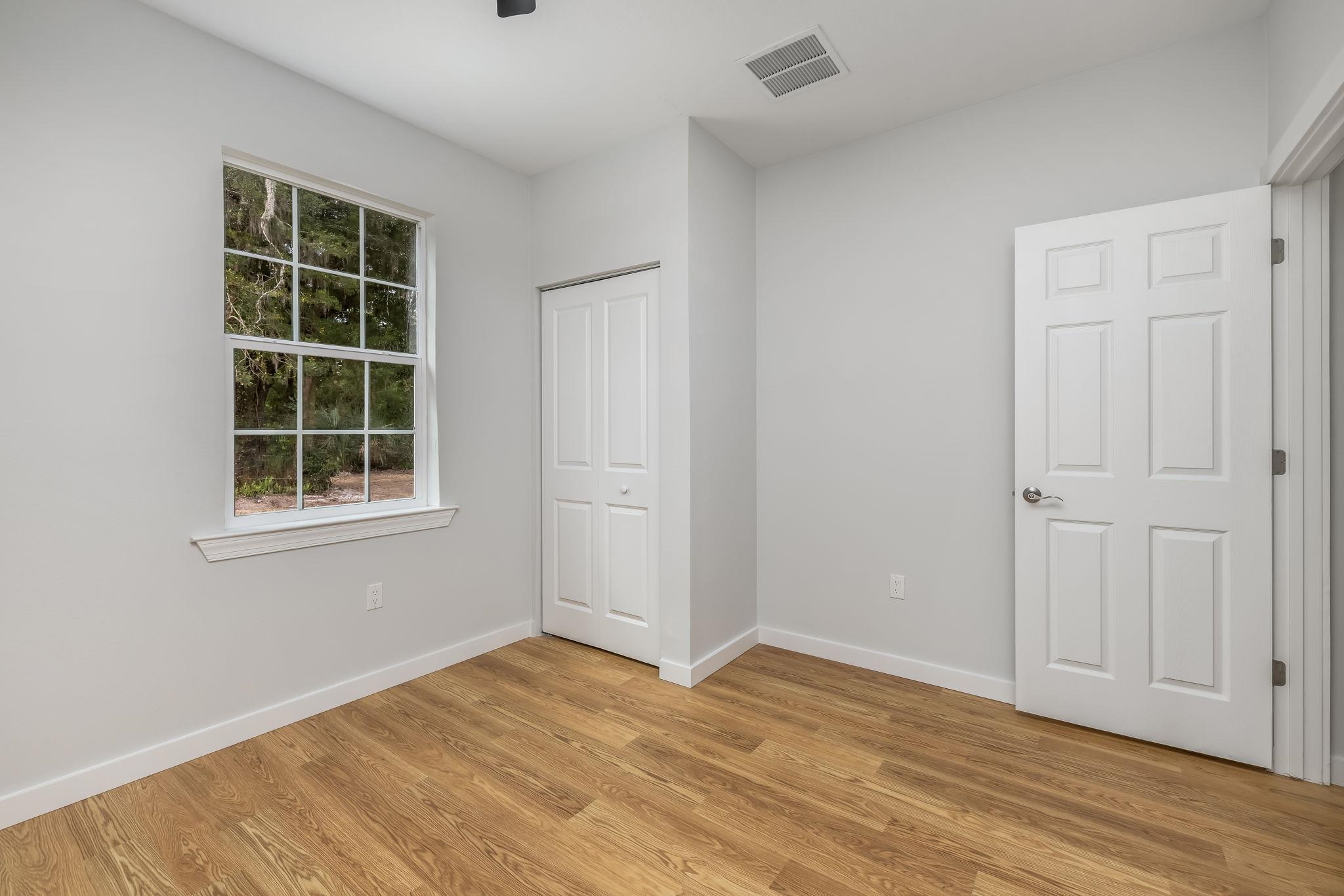 Image 25 of 39 For 98 Bruen St  