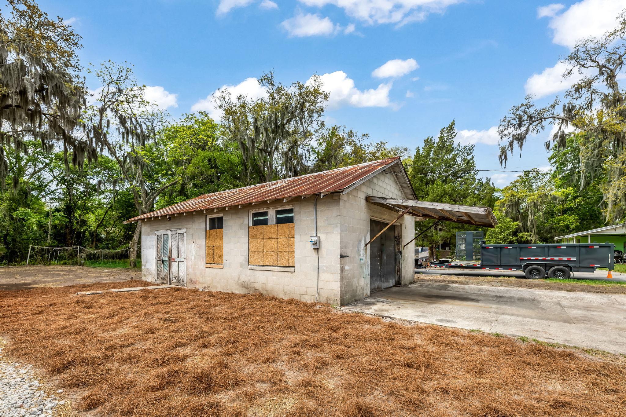 Image 32 of 39 For 98 Bruen St  