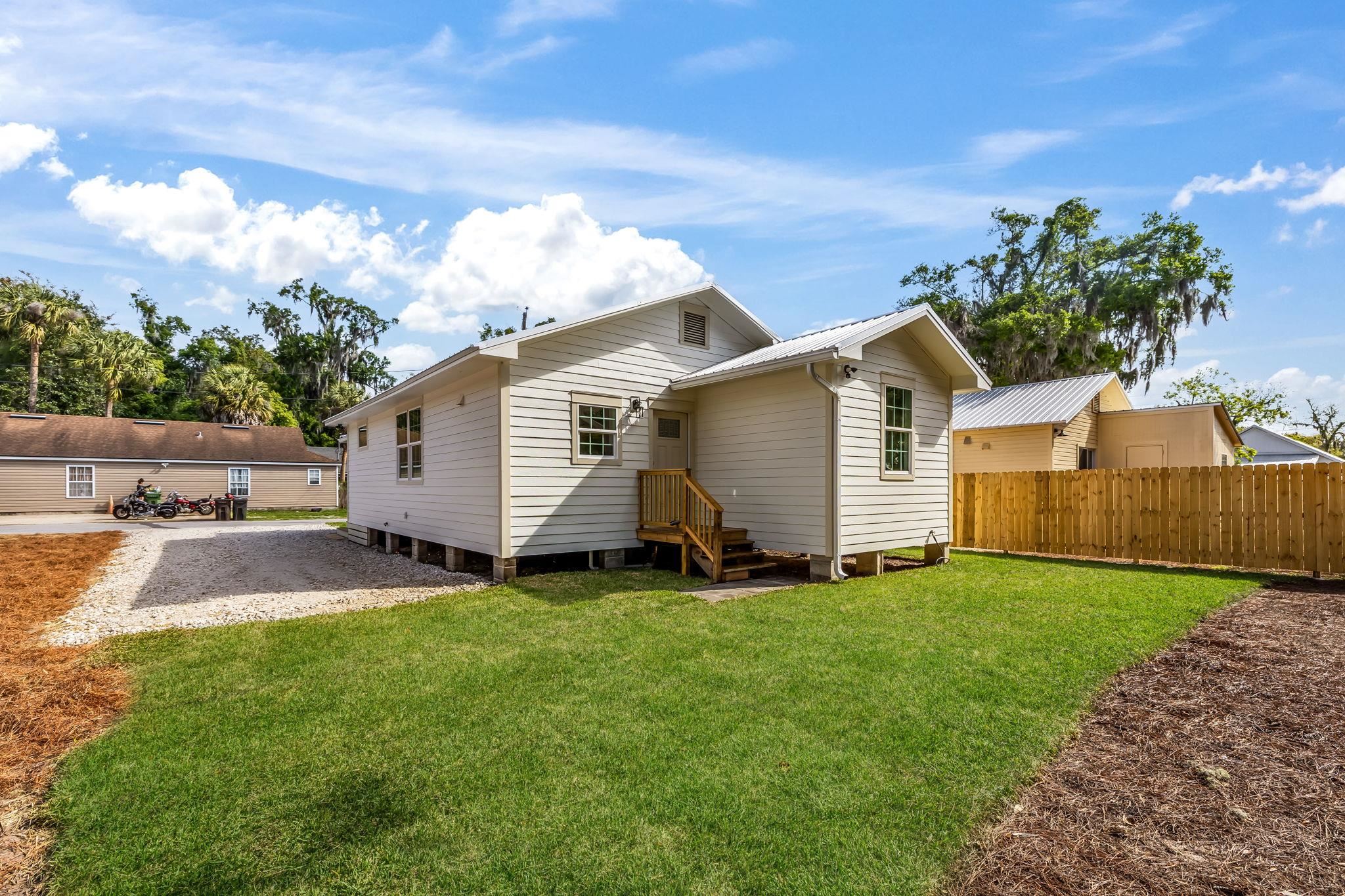 Image 35 of 39 For 98 Bruen St  