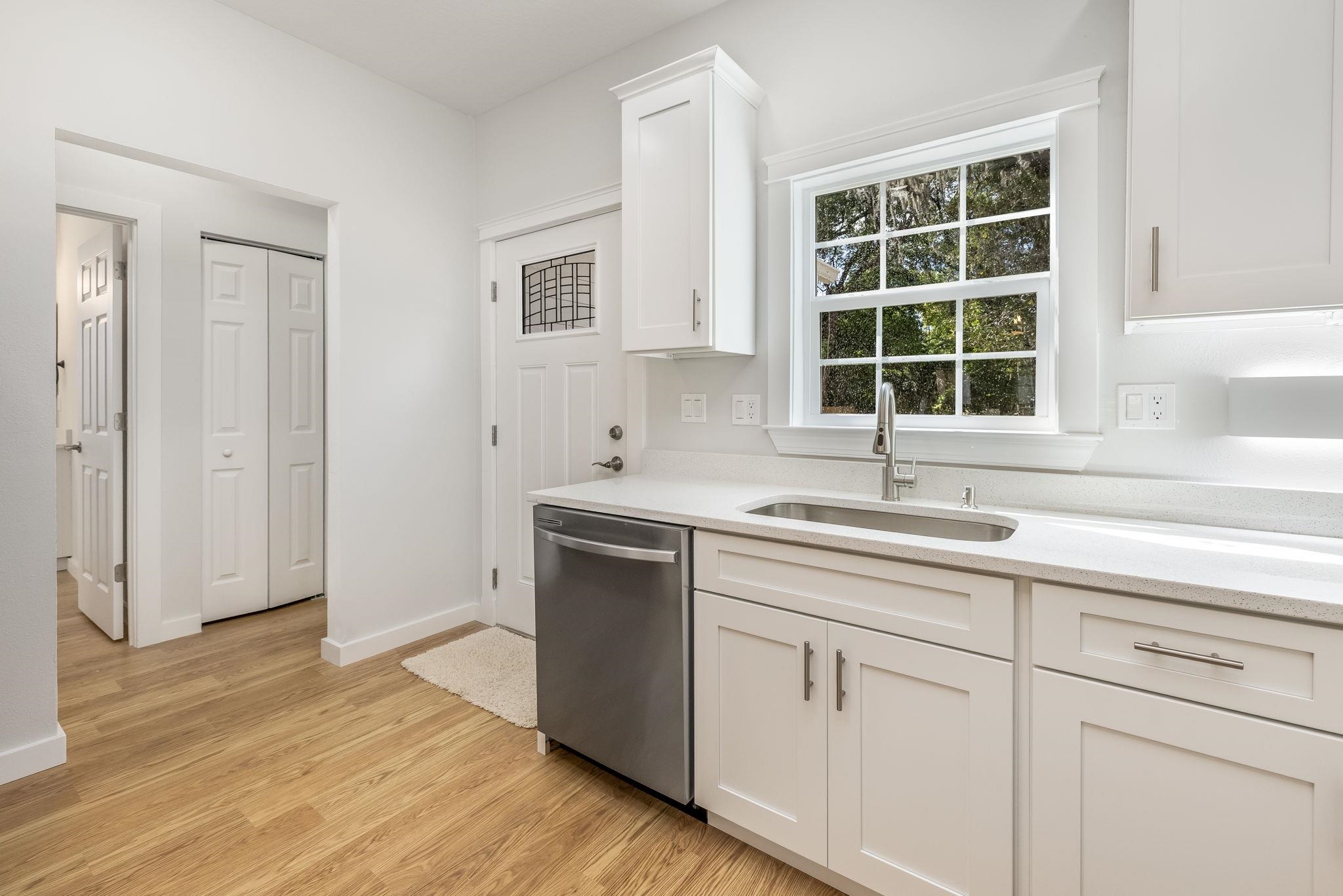 Image 9 of 39 For 98 Bruen St  