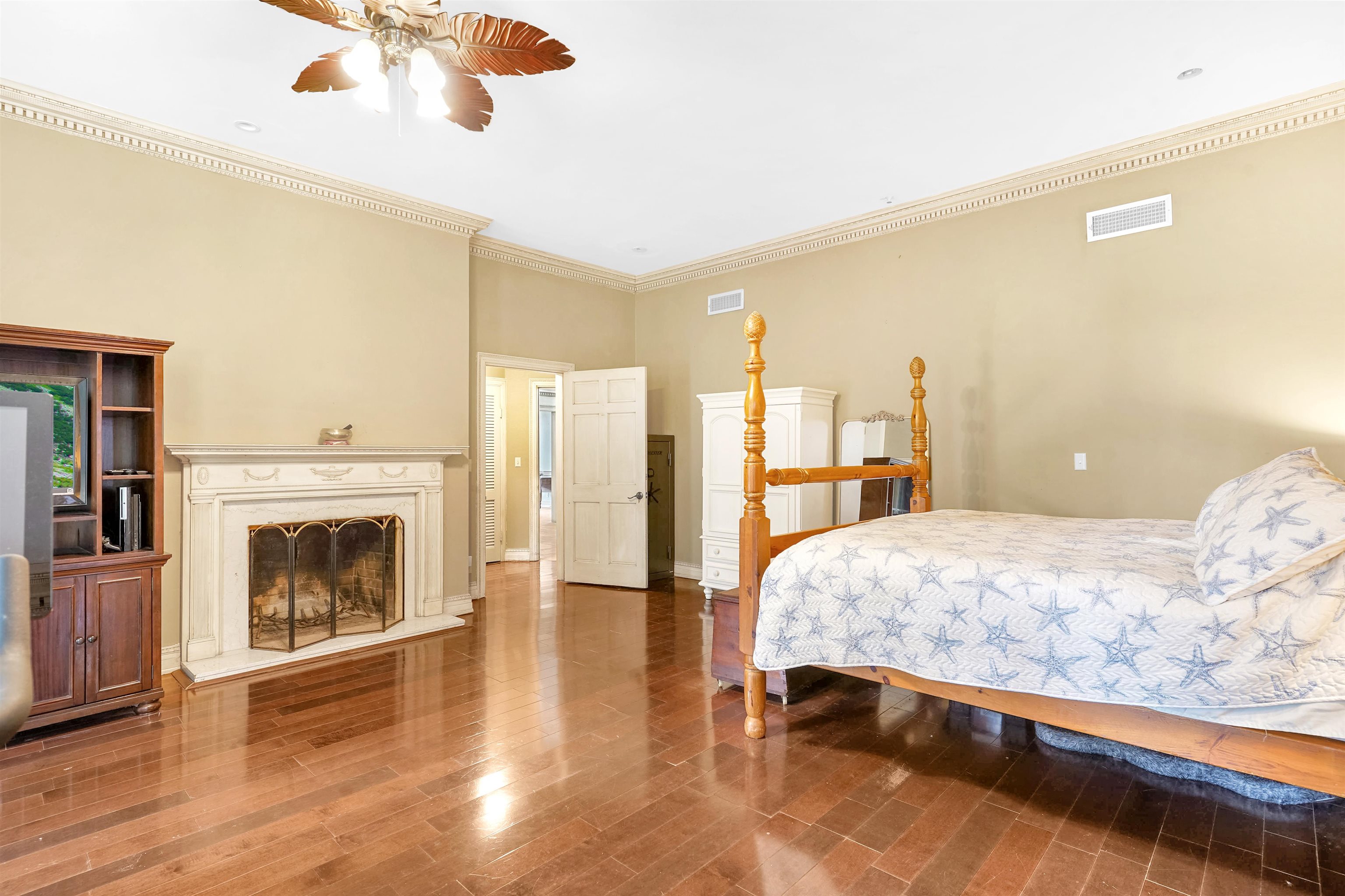 Image 21 of 50 For 40 Willow Drive