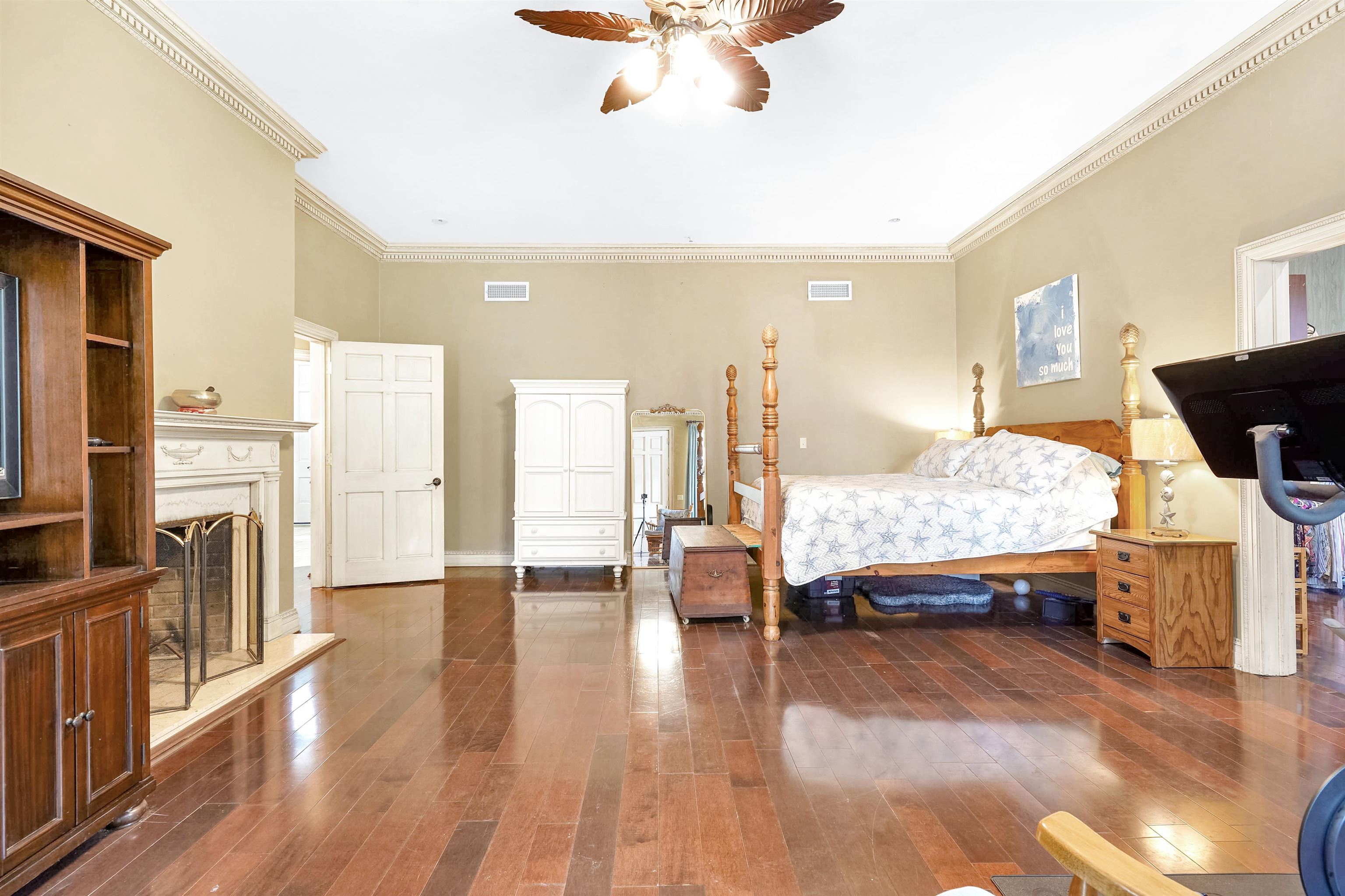 Image 23 of 50 For 40 Willow Drive