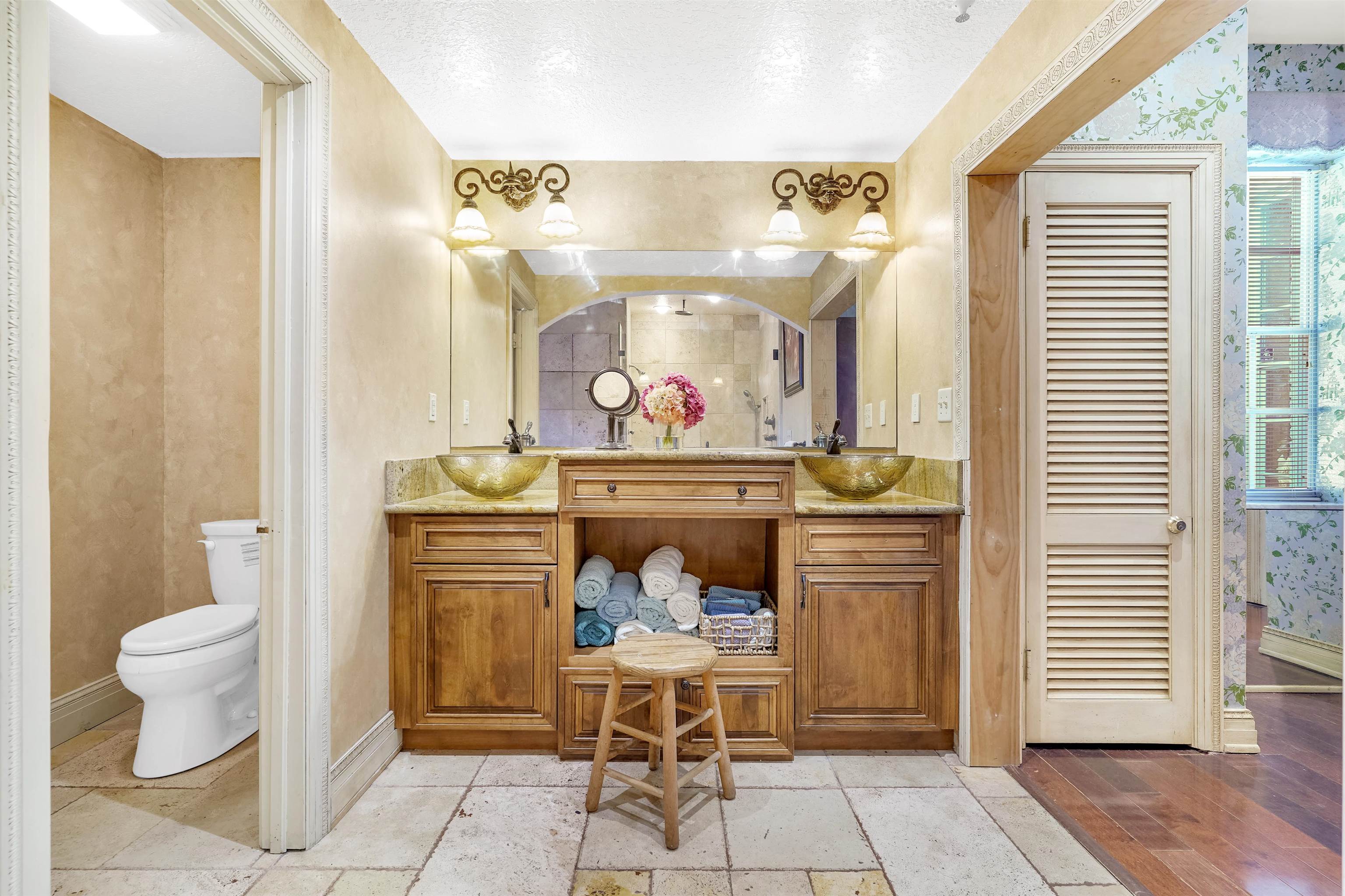 Image 25 of 50 For 40 Willow Drive