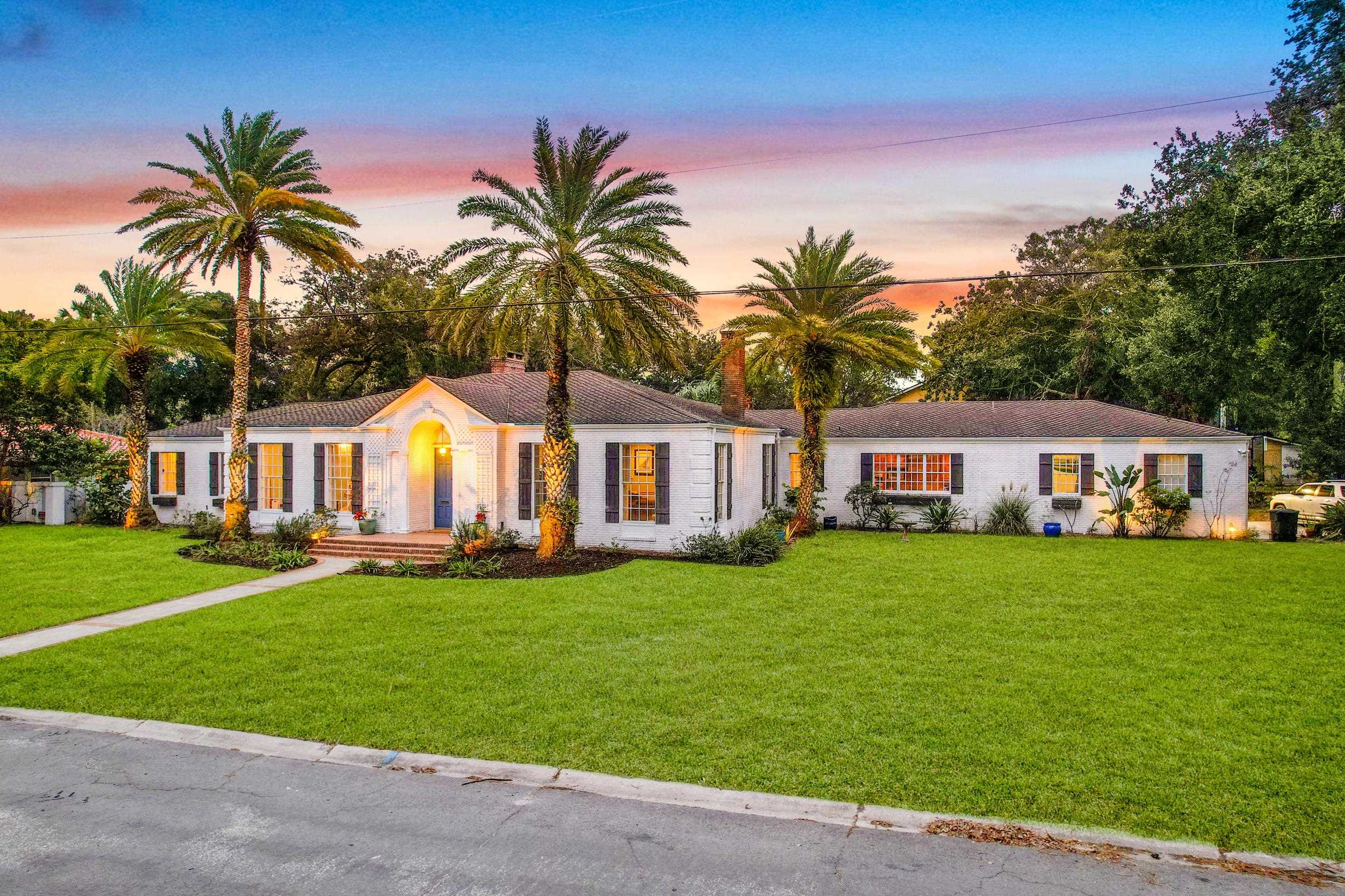 Image 3 of 50 For 40 Willow Drive