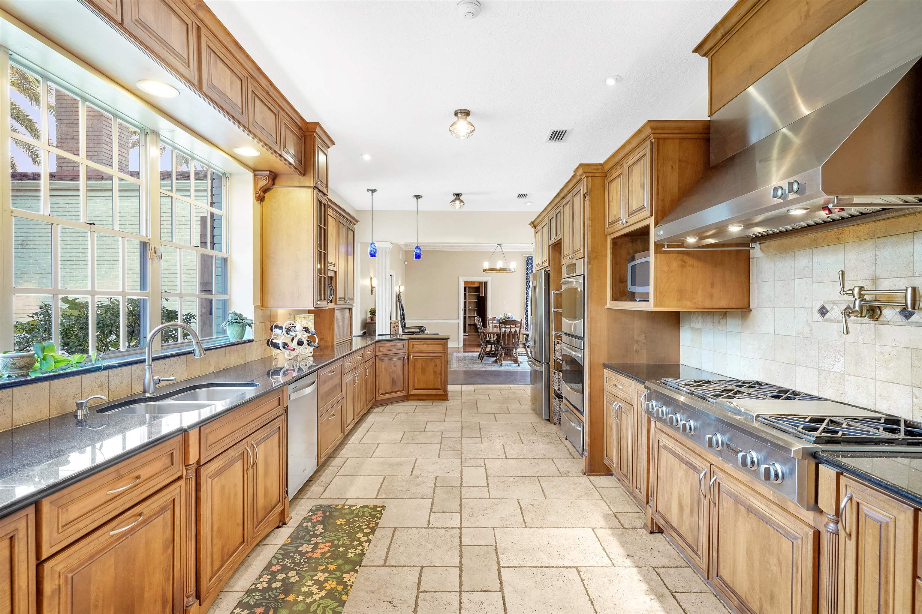 Image 5 of 50 For 40 Willow Drive