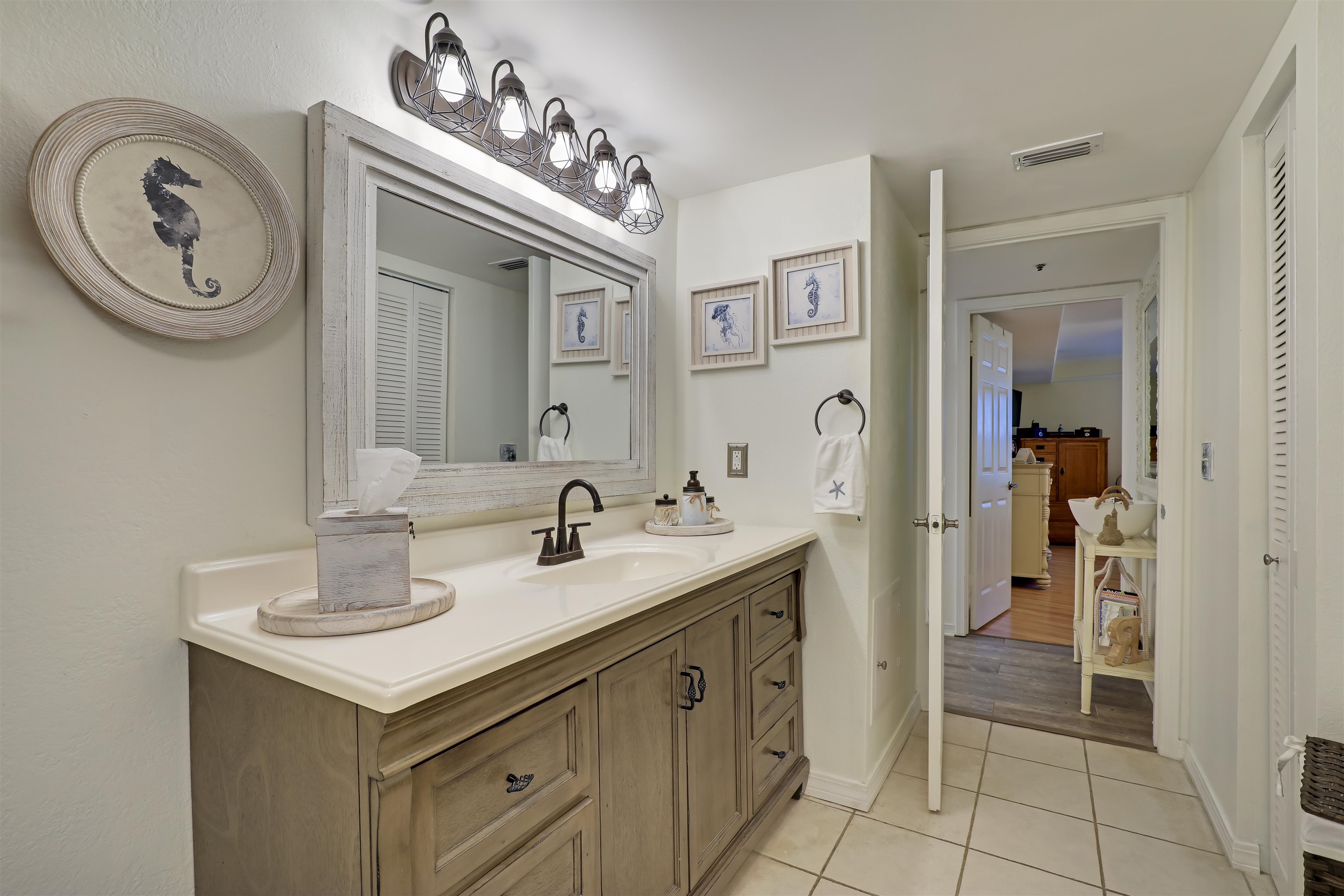 Image 29 of 59 For 110 Ocean Hollow Ln  101