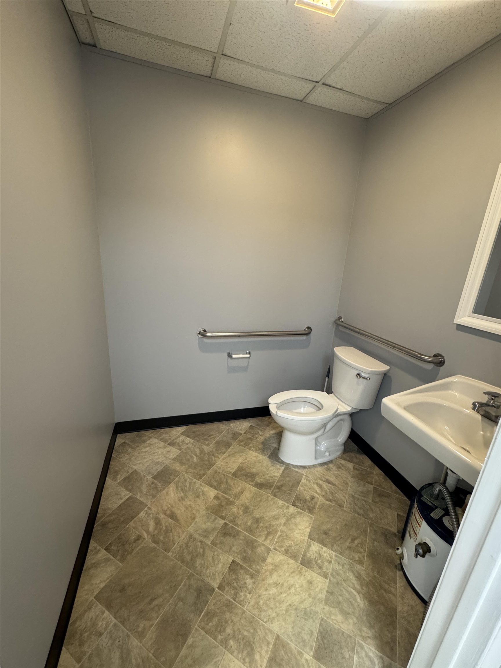 Image 11 of 16 For 550 Balmoral Cir N 108-109