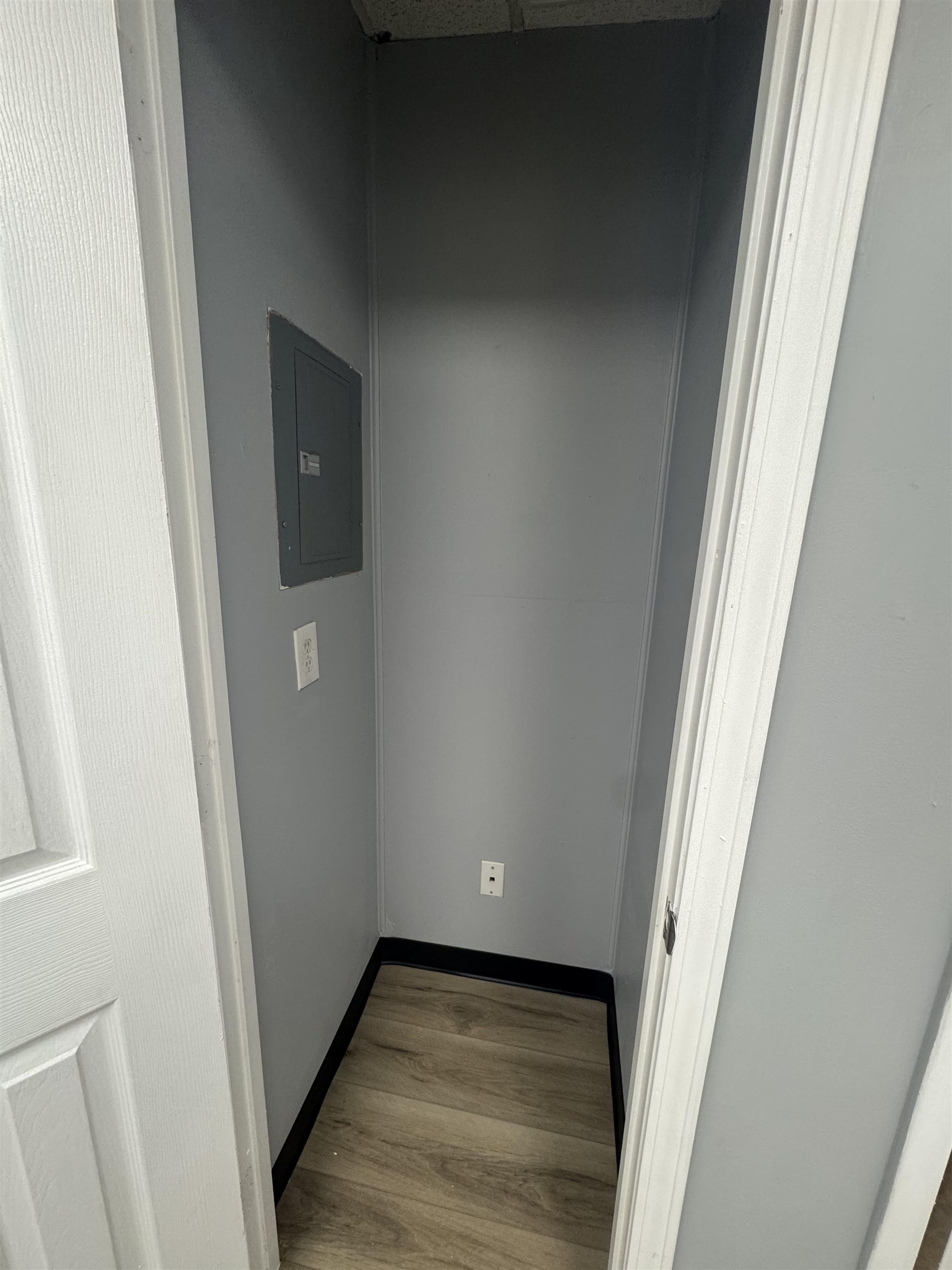 Image 12 of 16 For 550 Balmoral Cir N 108-109