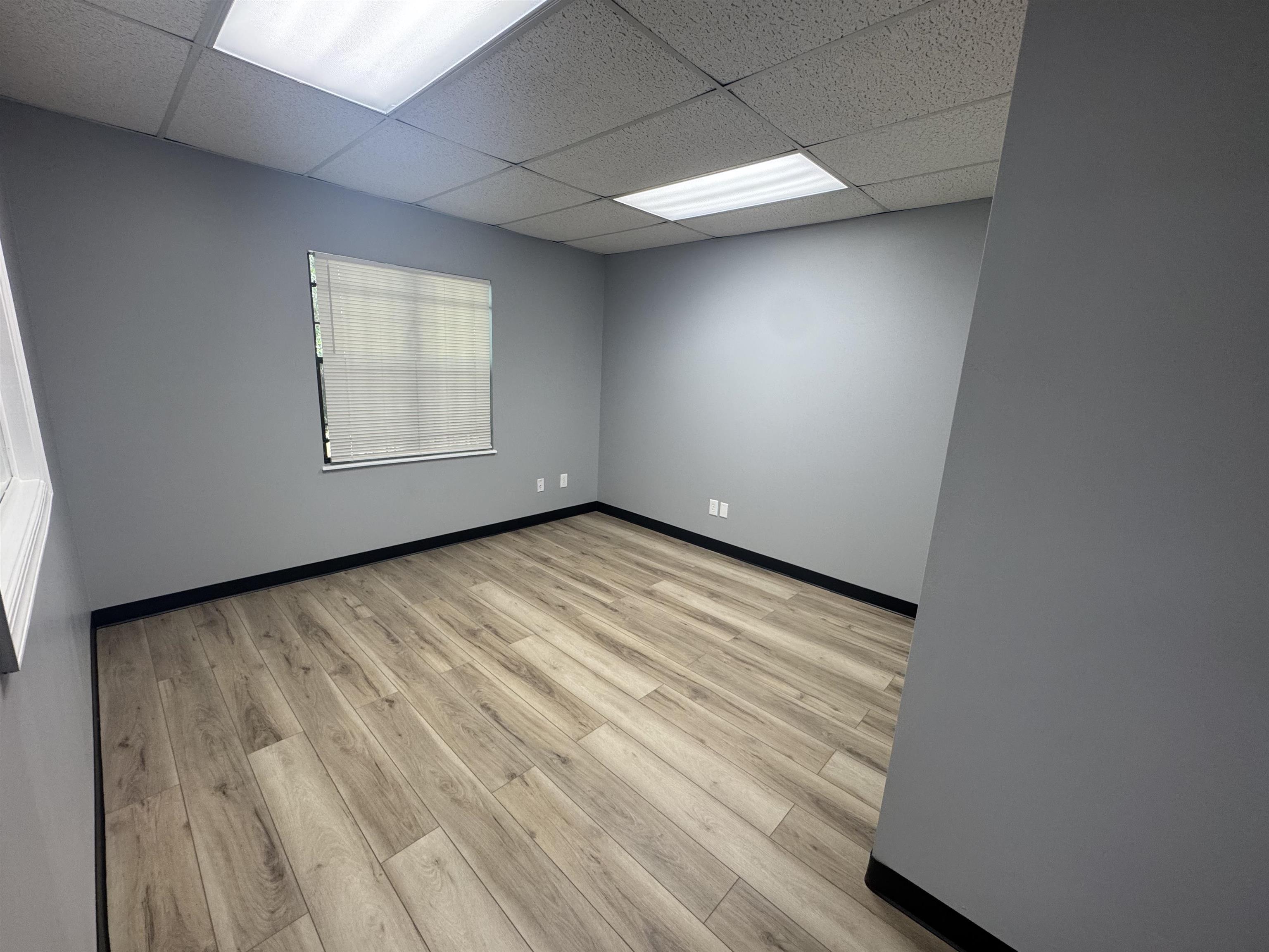 Image 4 of 16 For 550 Balmoral Cir N 108-109