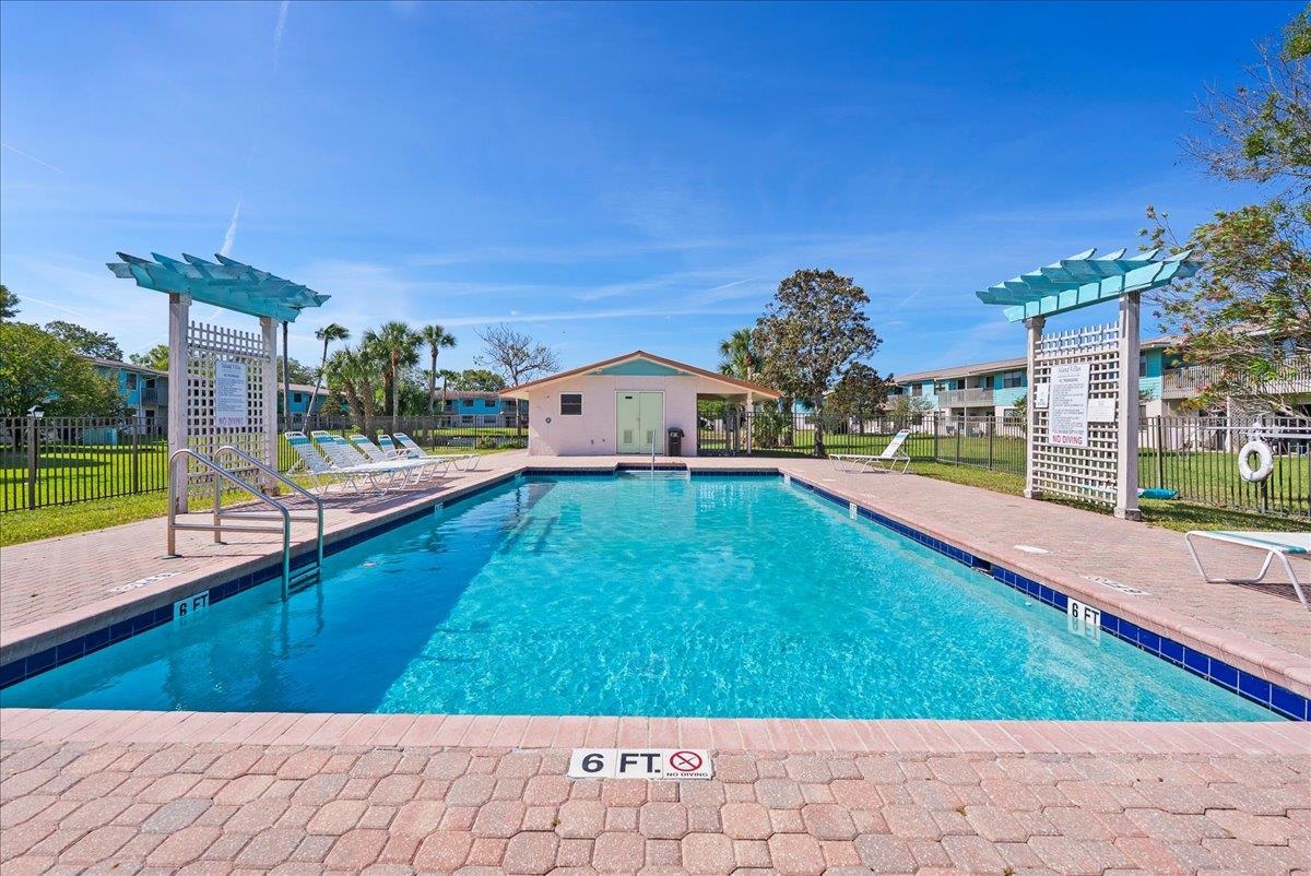 Image 5 of 51 For 650 Pope Rd W 205