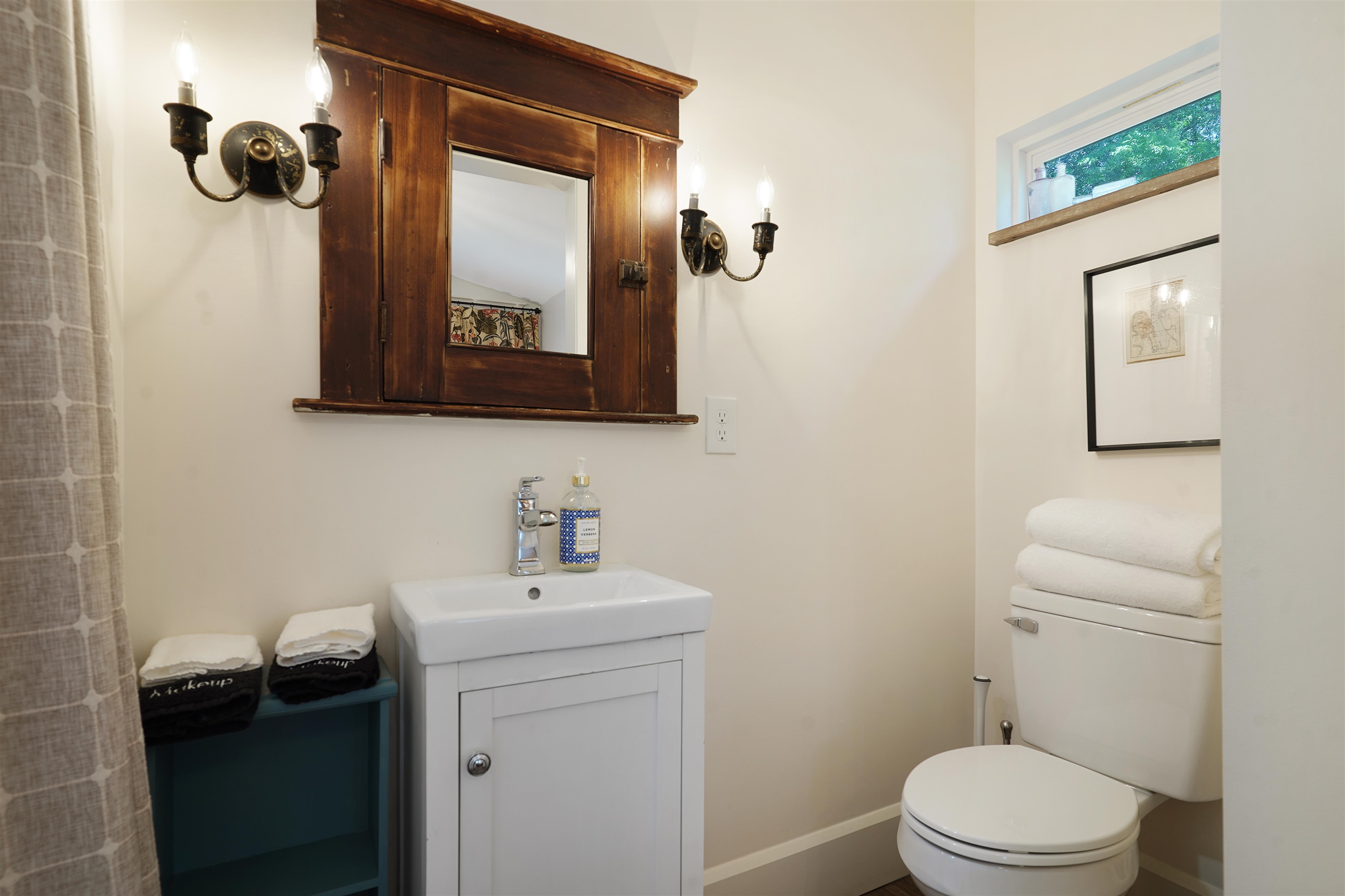 Image 23 of 55 For 16 Locust St