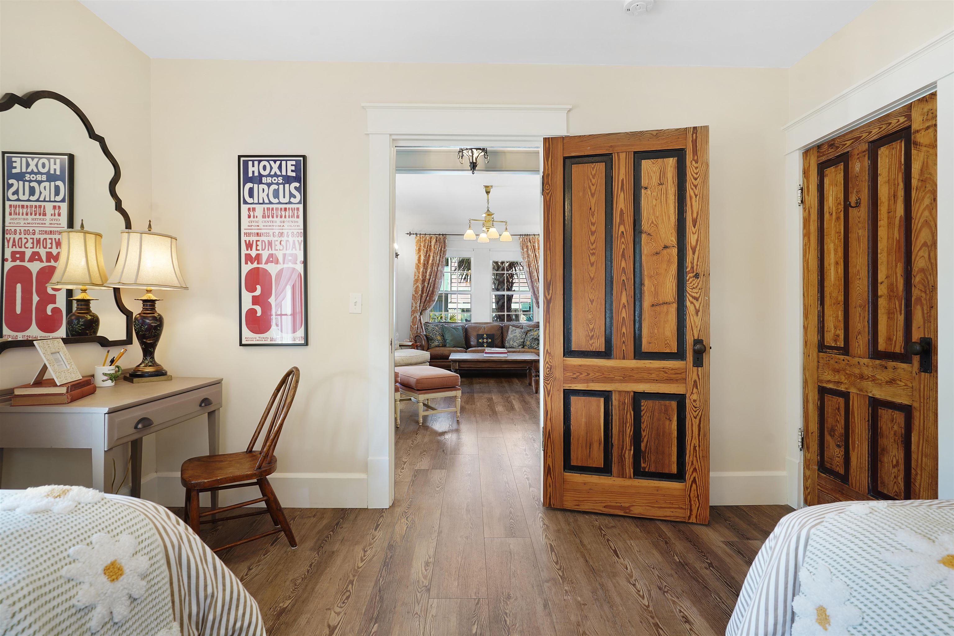 Image 25 of 55 For 16 Locust St