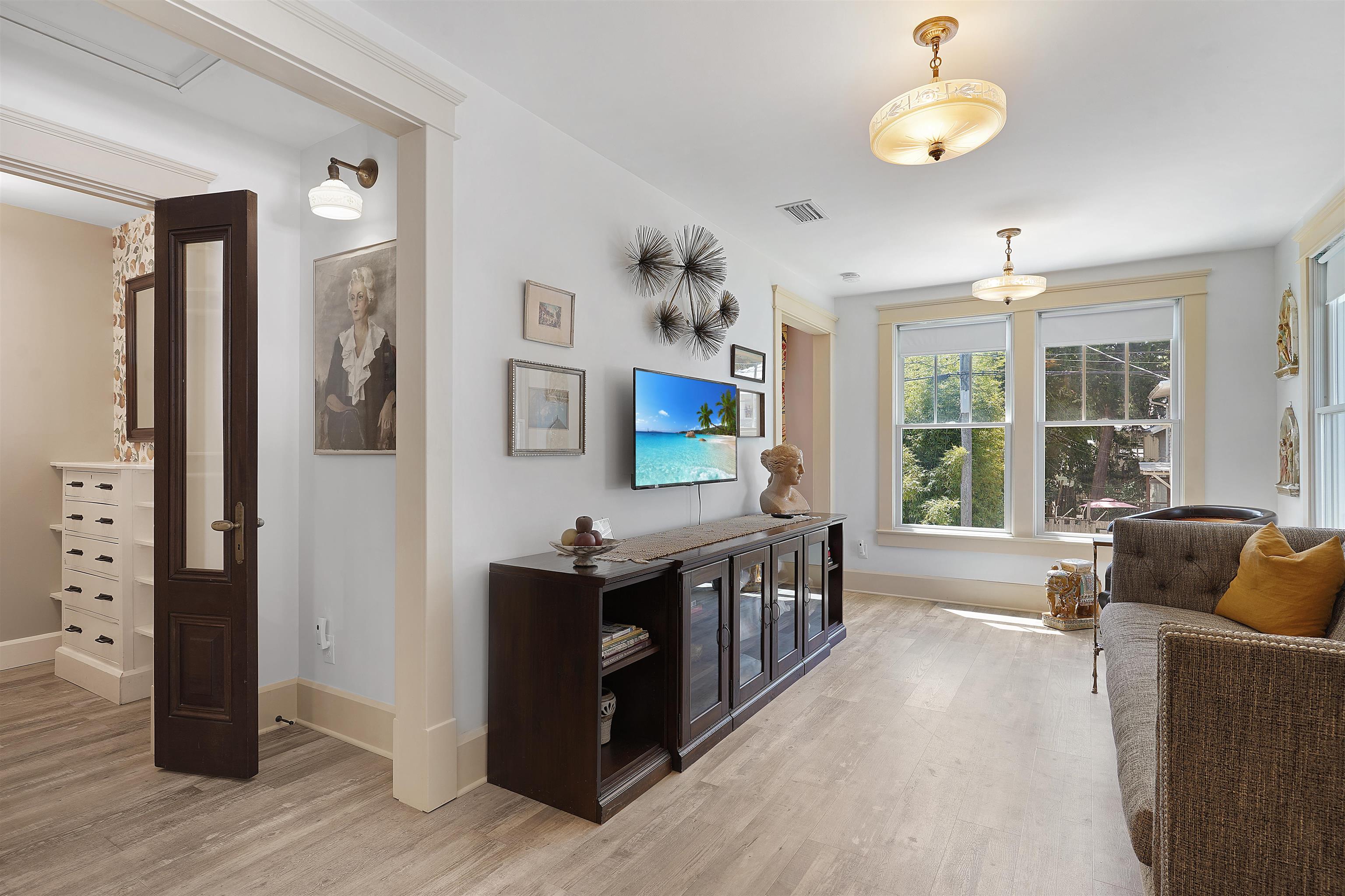 Image 37 of 55 For 16 Locust St