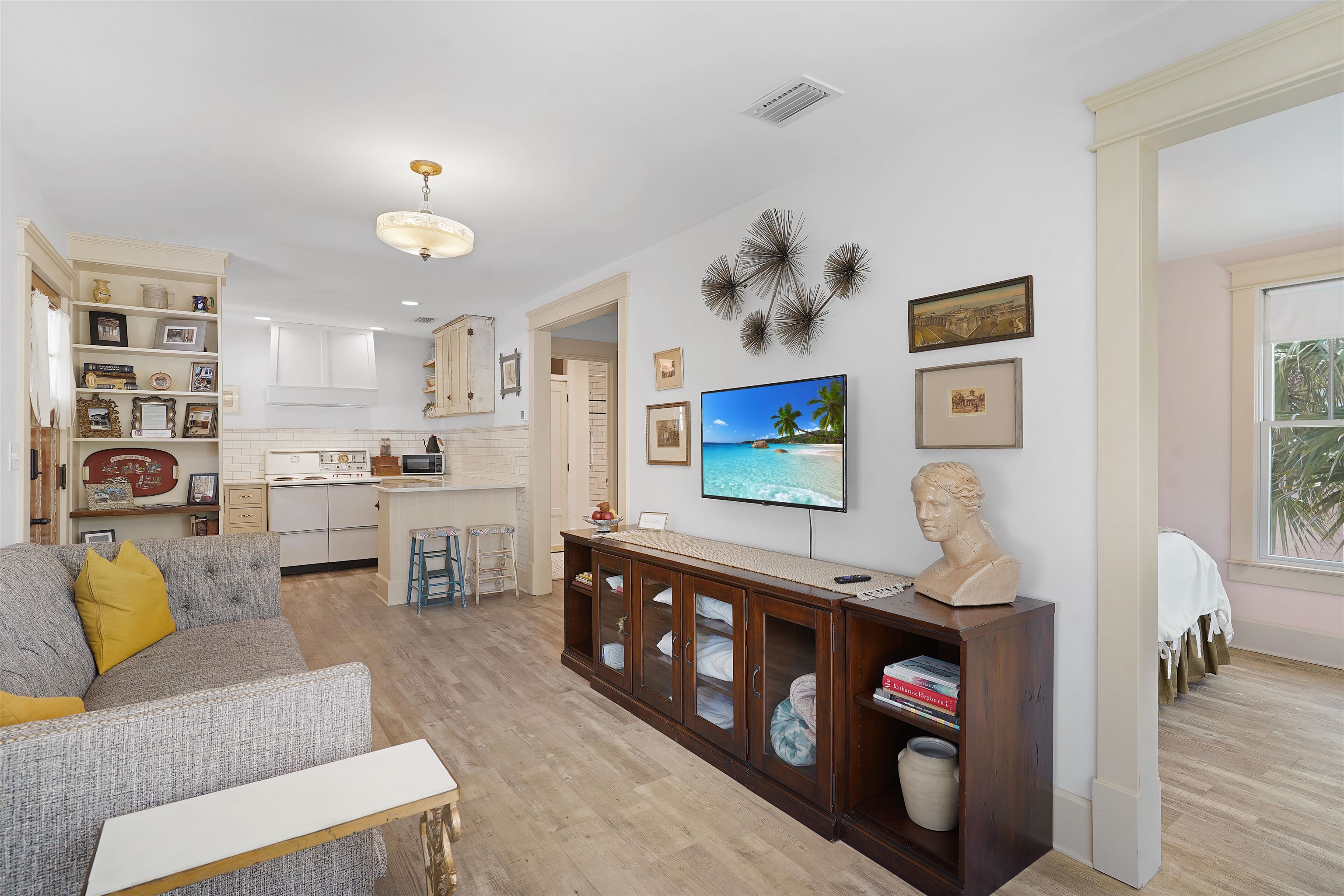 Image 38 of 55 For 16 Locust St