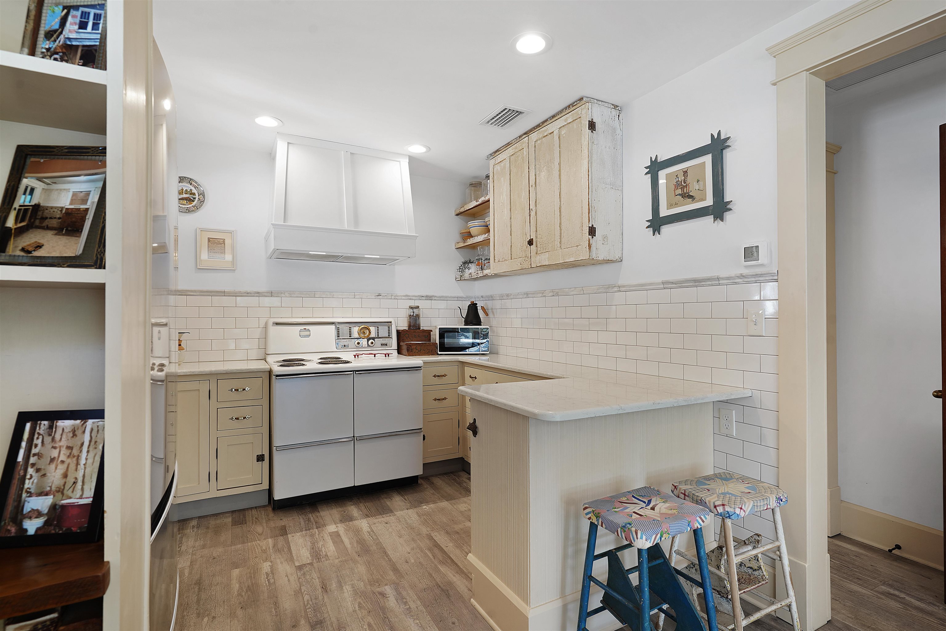 Image 39 of 55 For 16 Locust St