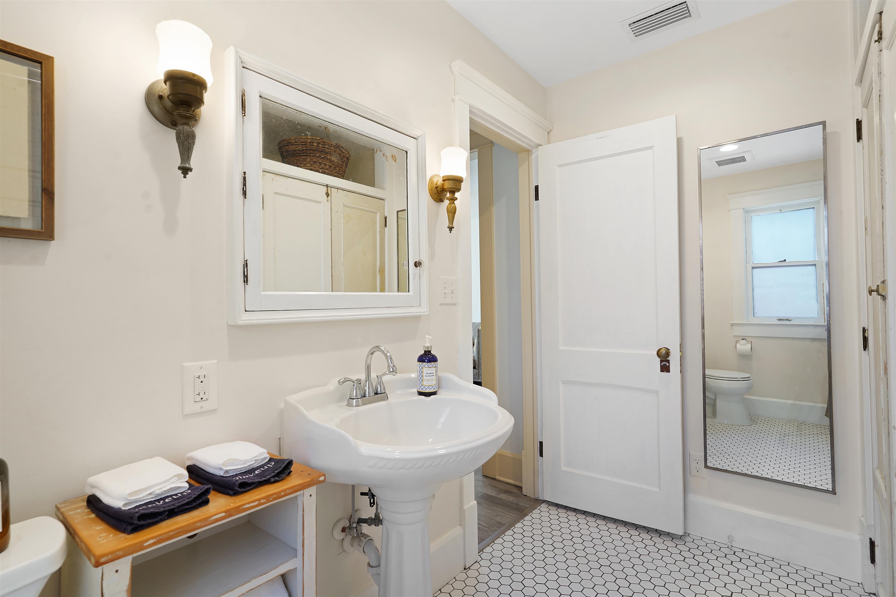 Image 44 of 55 For 16 Locust St