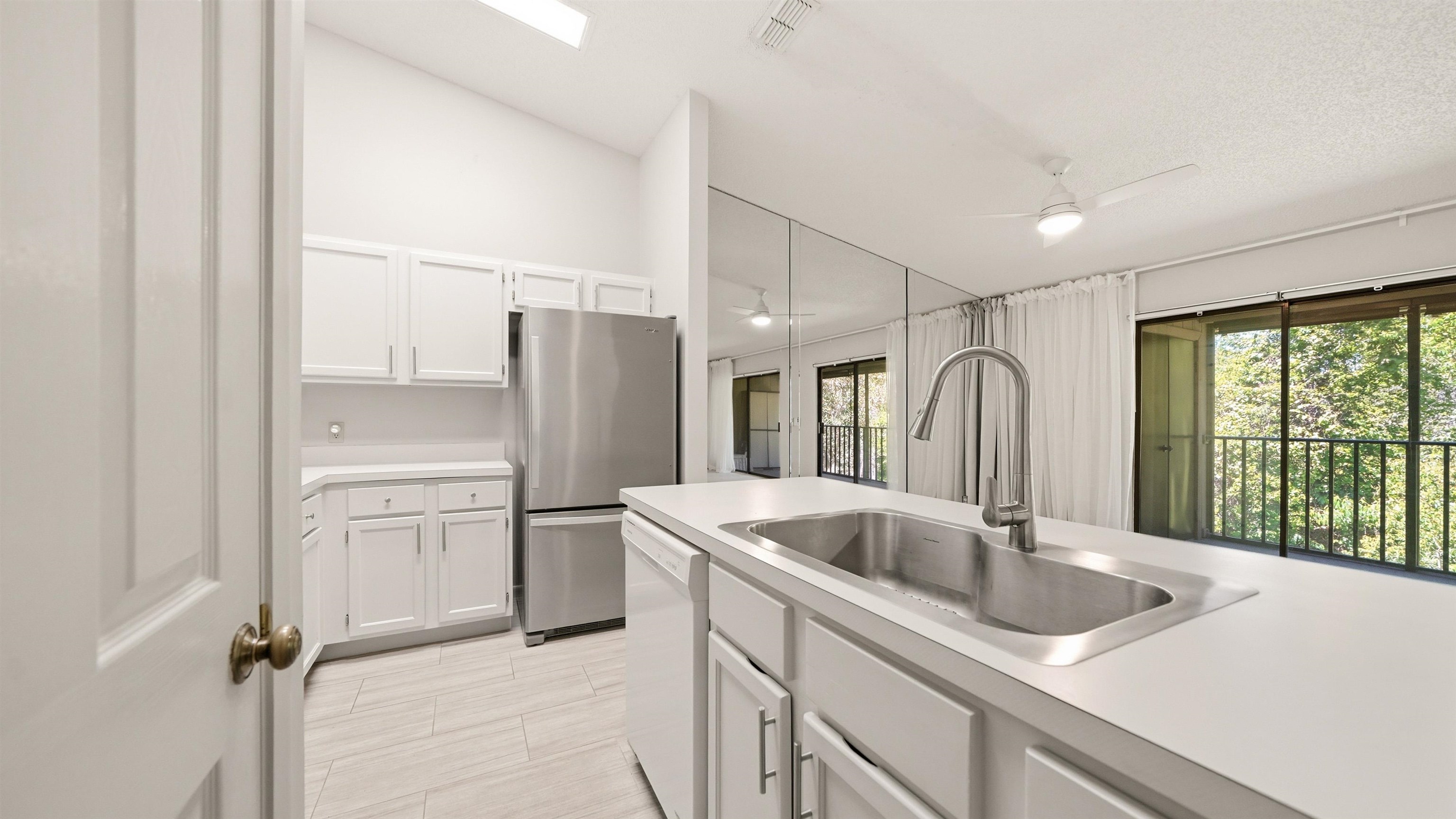 Image 11 of 50 For 32 Navarra Ct