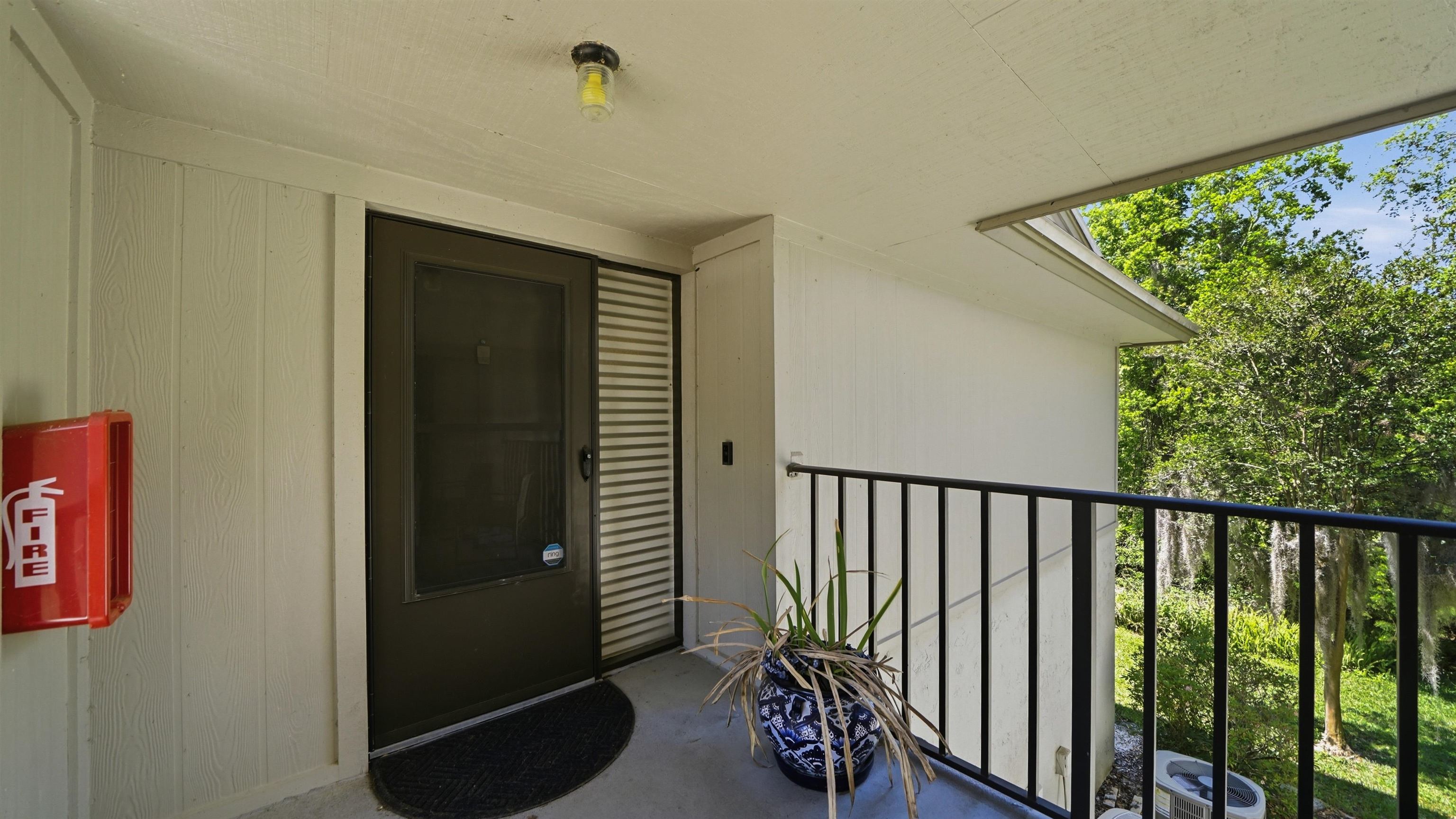 Image 4 of 50 For 32 Navarra Ct