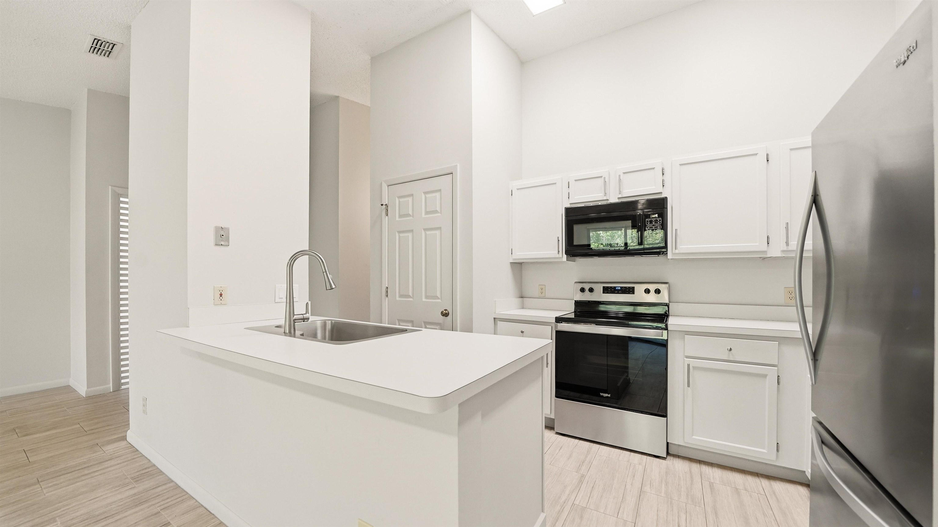 Image 8 of 50 For 32 Navarra Ct