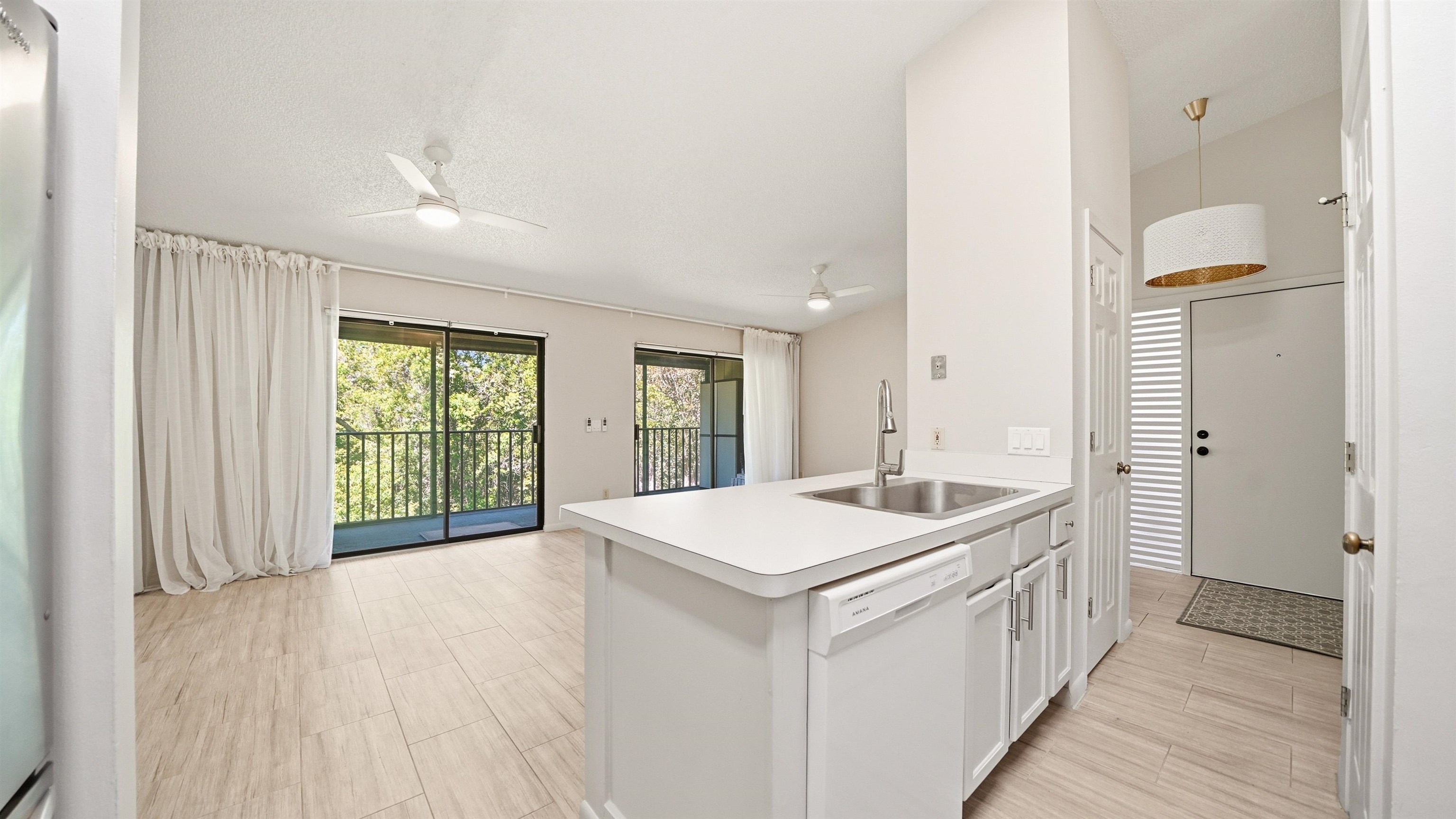 Image 9 of 50 For 32 Navarra Ct
