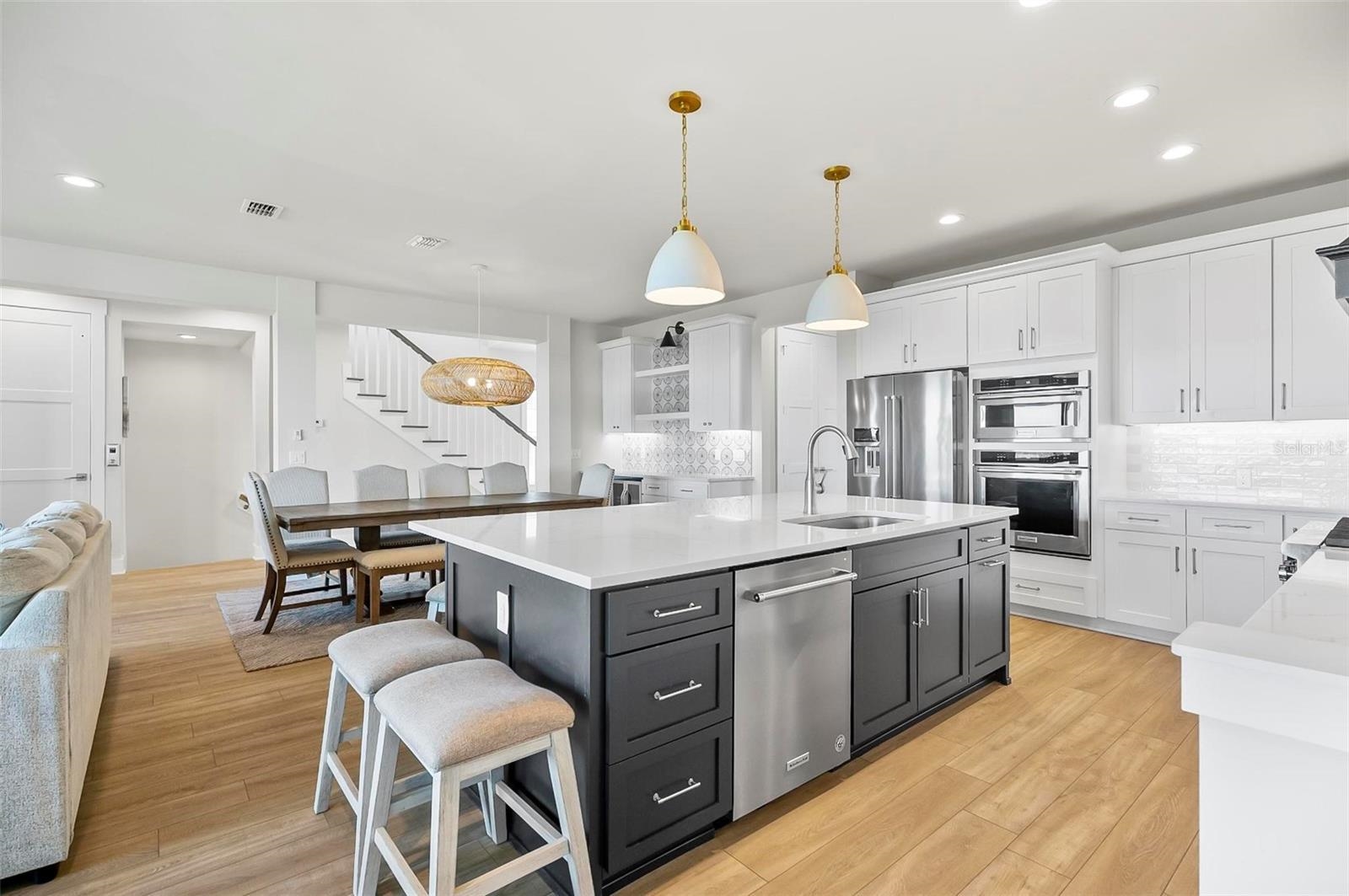 Image 11 of 49 For 202 Surfview Ln