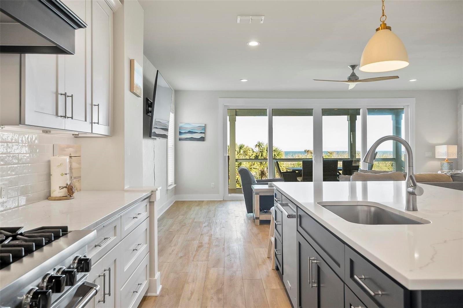 Image 12 of 49 For 202 Surfview Ln