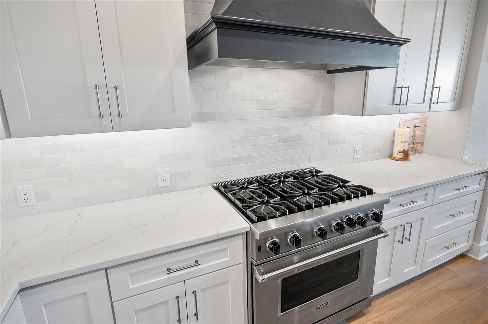 Image 13 of 49 For 202 Surfview Ln