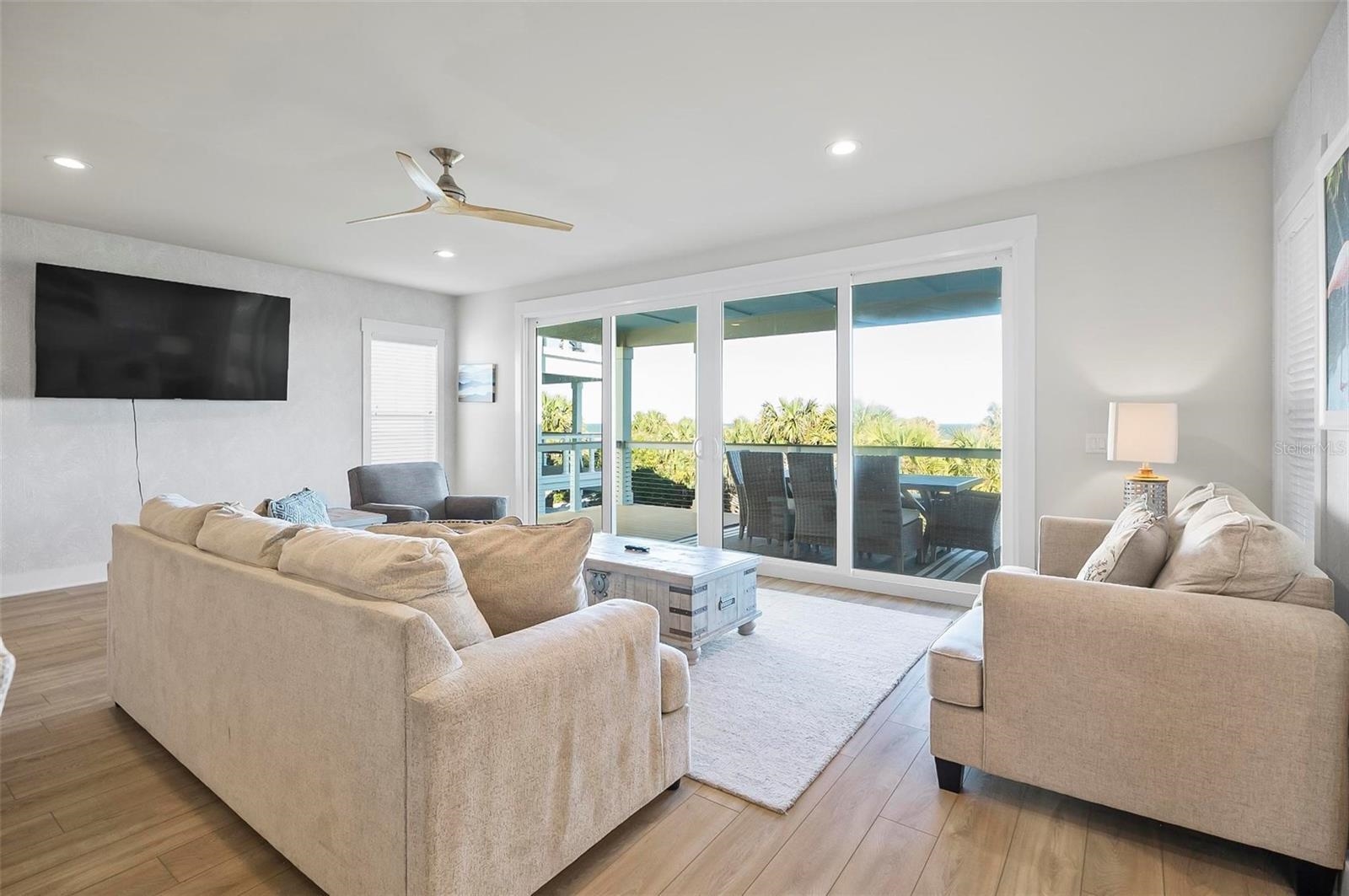 Image 16 of 49 For 202 Surfview Ln