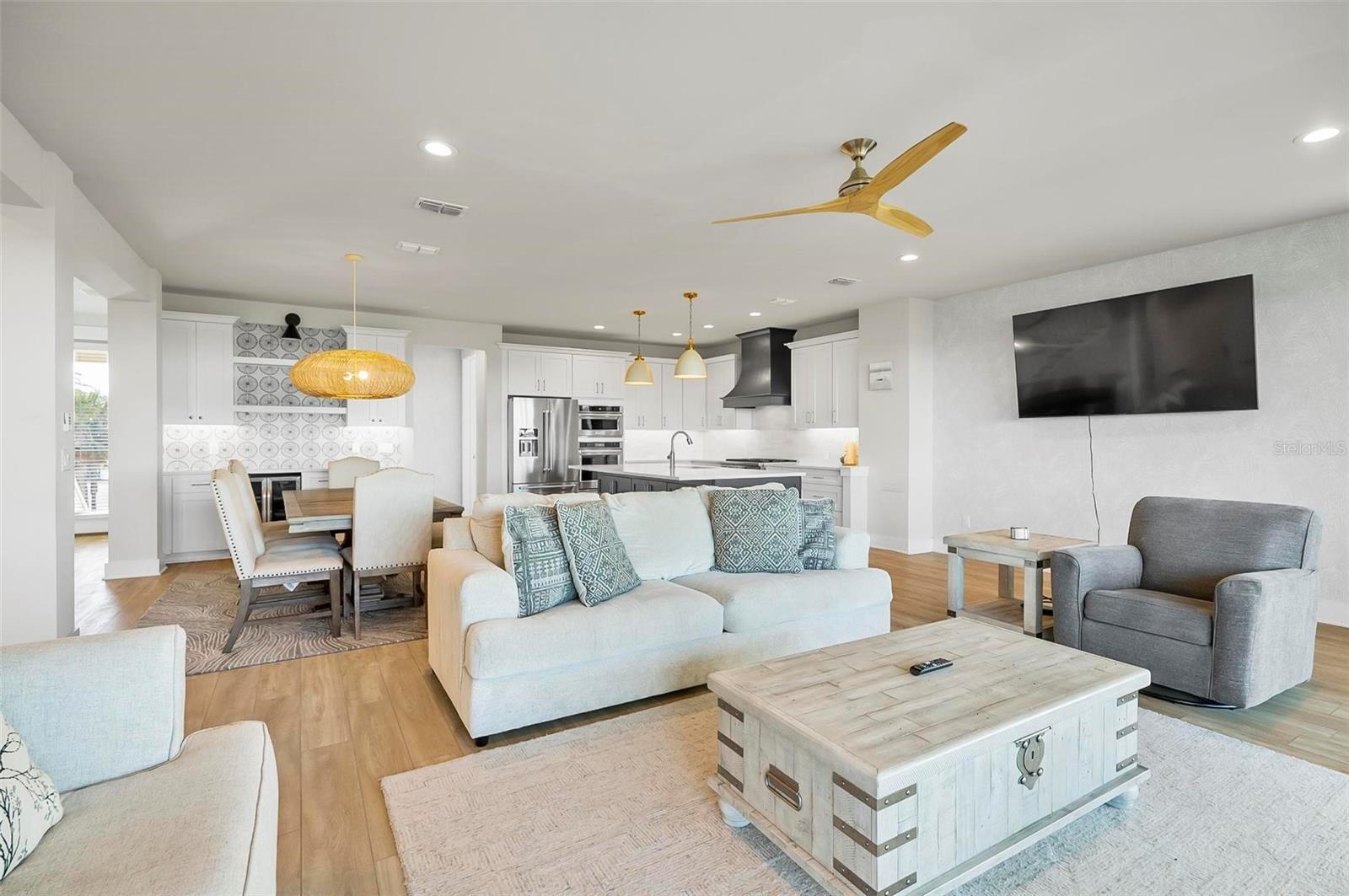 Image 17 of 49 For 202 Surfview Ln