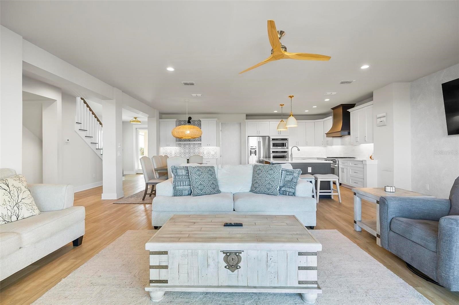 Image 23 of 49 For 202 Surfview Ln