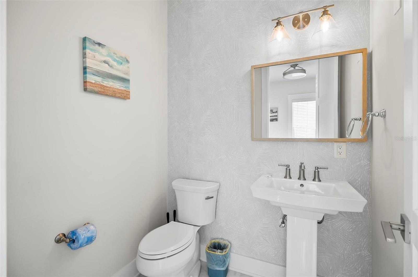 Image 28 of 49 For 202 Surfview Ln