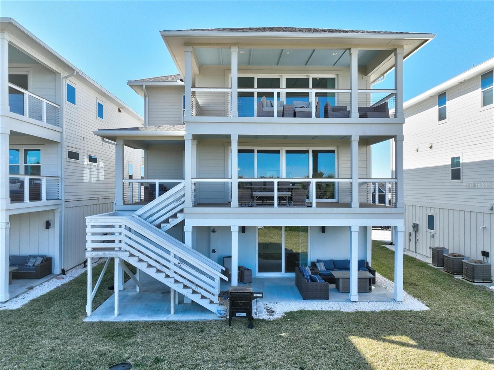 Image 3 of 49 For 202 Surfview Ln