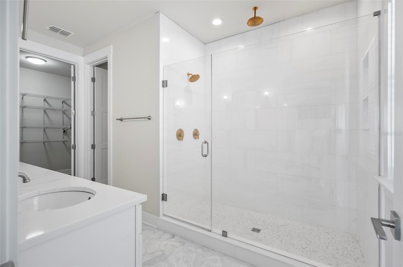 Image 33 of 49 For 202 Surfview Ln