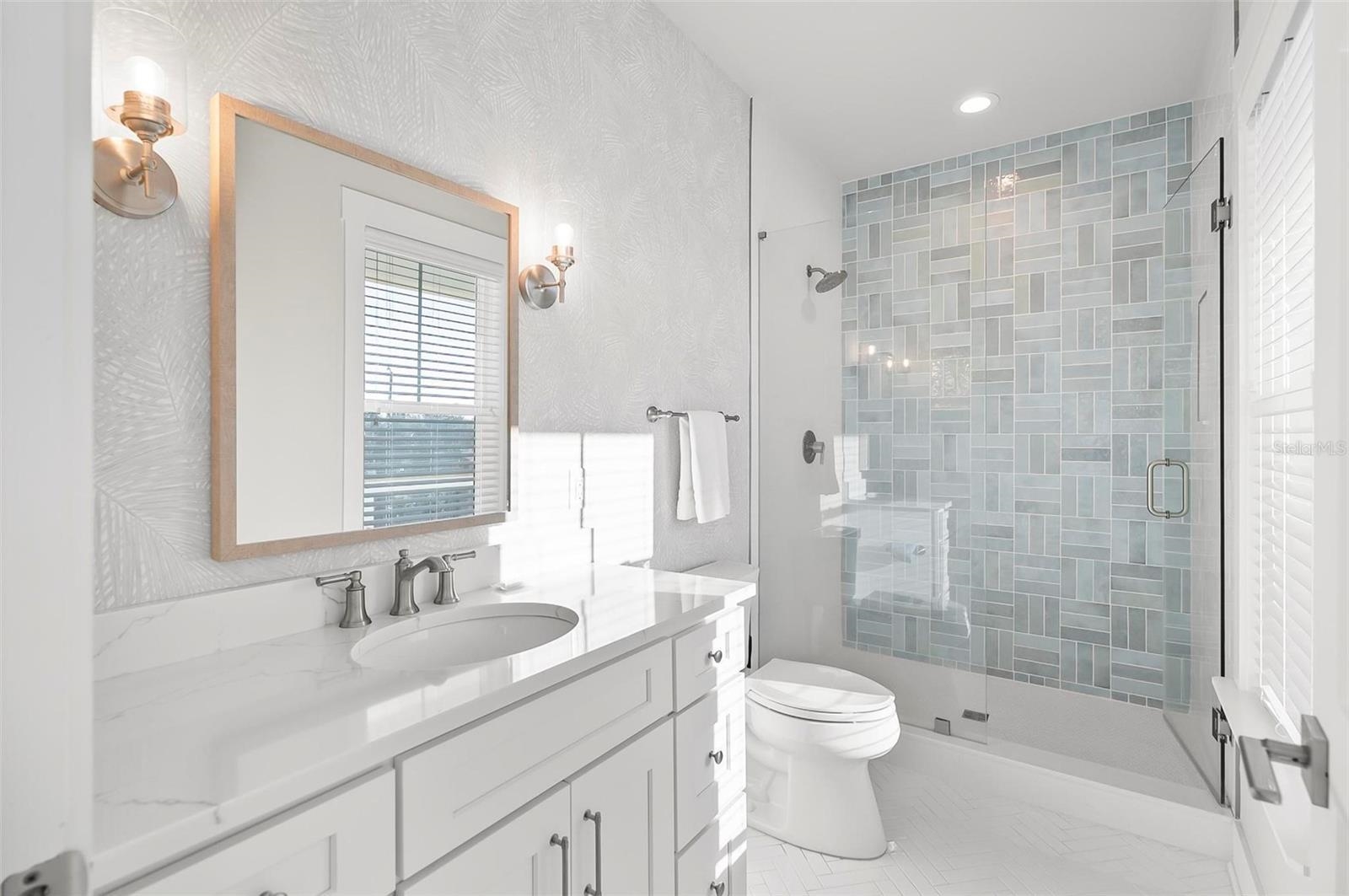 Image 36 of 49 For 202 Surfview Ln