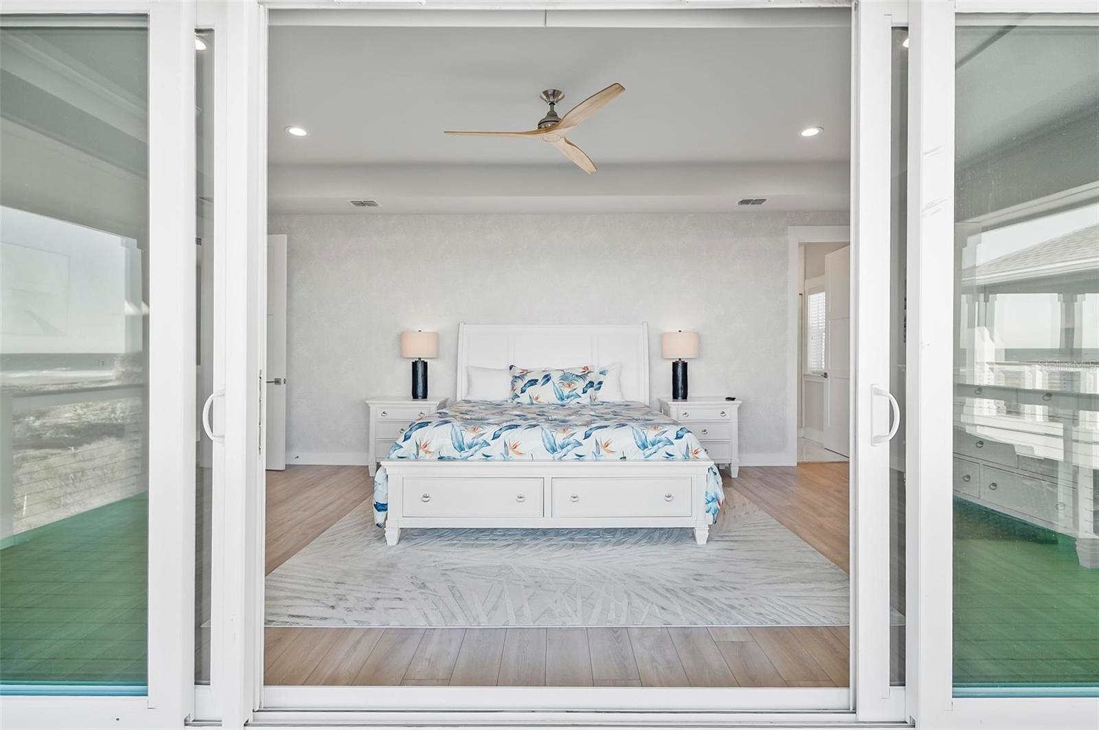 Image 37 of 49 For 202 Surfview Ln