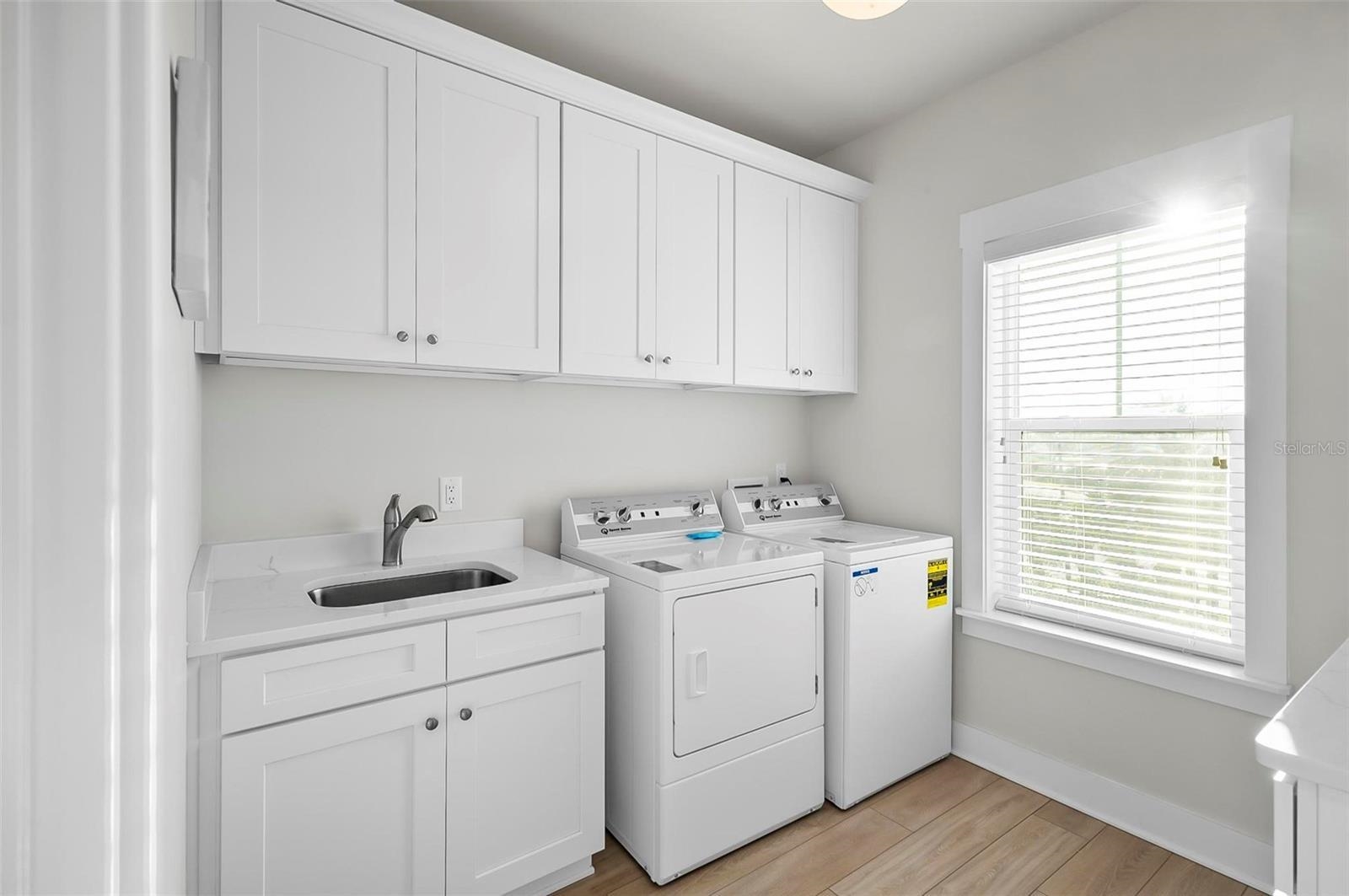 Image 39 of 49 For 202 Surfview Ln