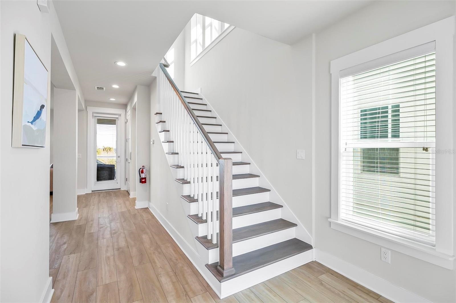 Image 4 of 49 For 202 Surfview Ln