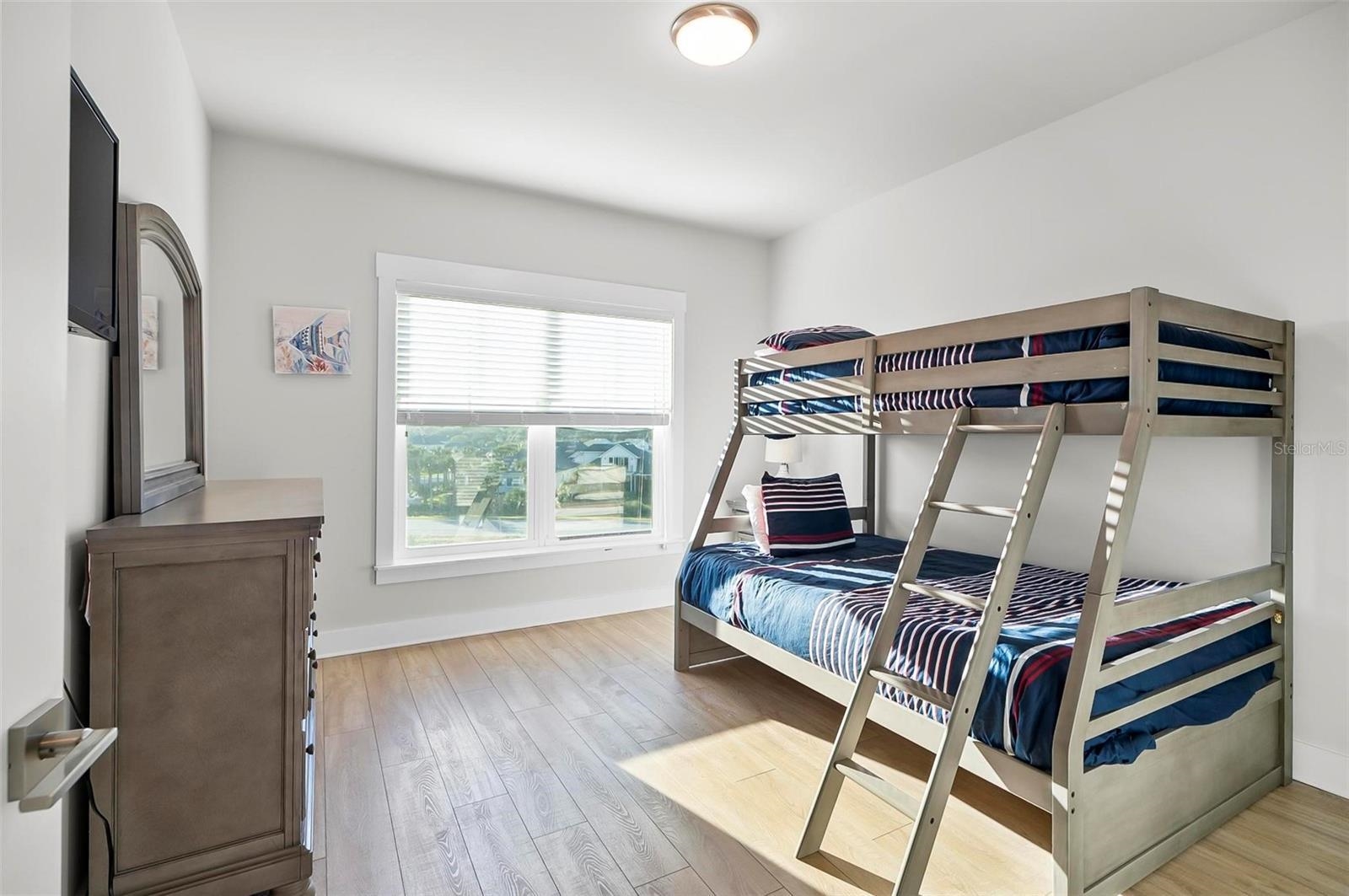 Image 40 of 49 For 202 Surfview Ln