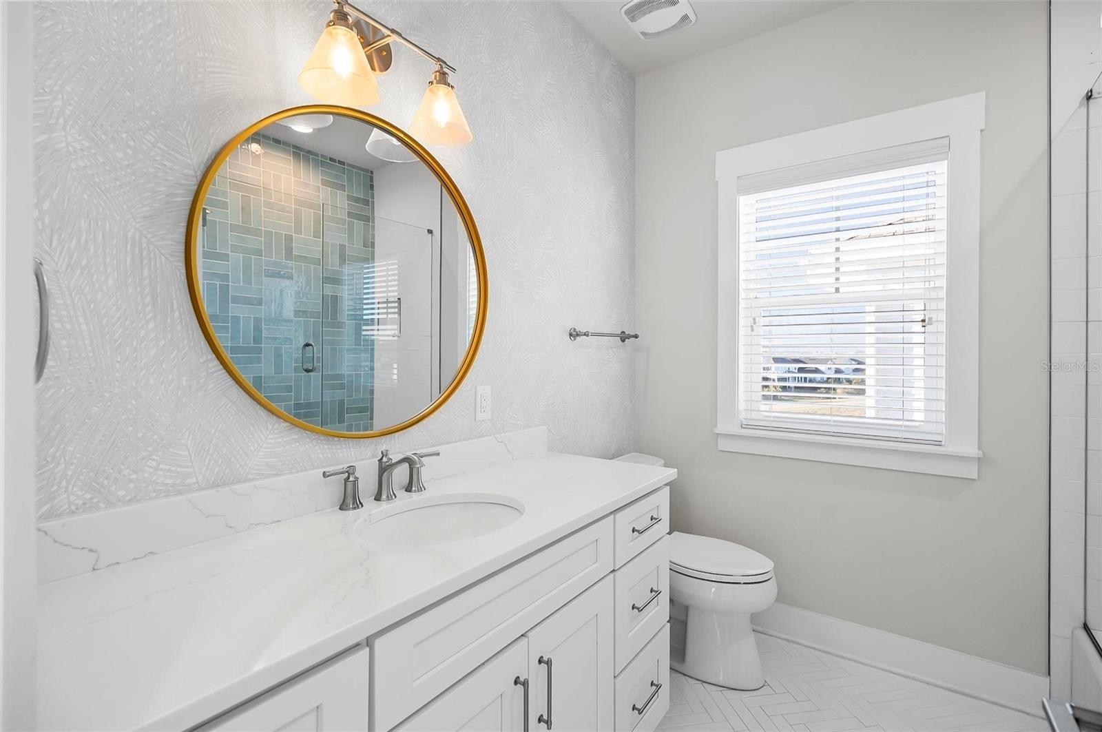 Image 42 of 49 For 202 Surfview Ln