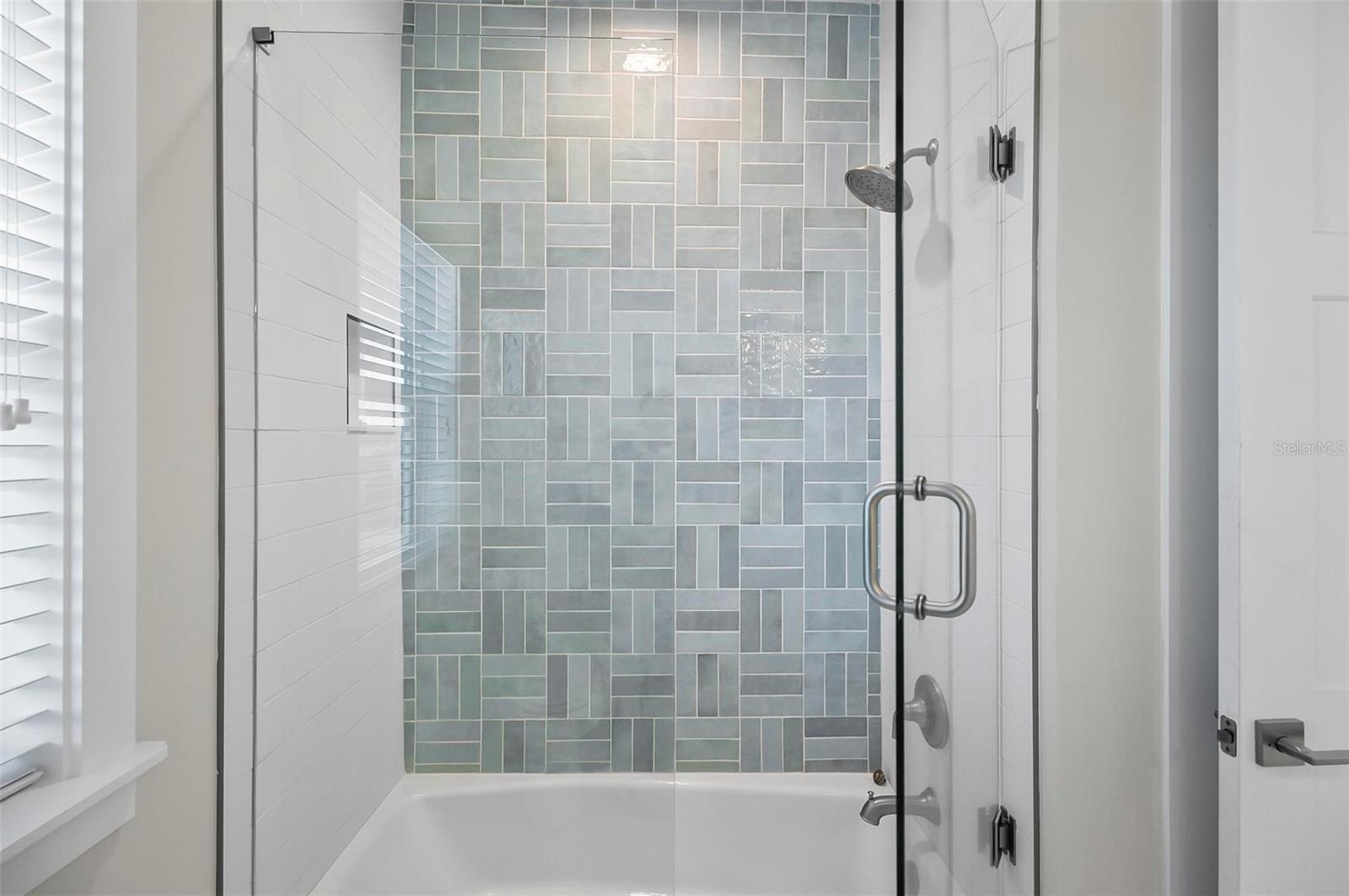 Image 43 of 49 For 202 Surfview Ln