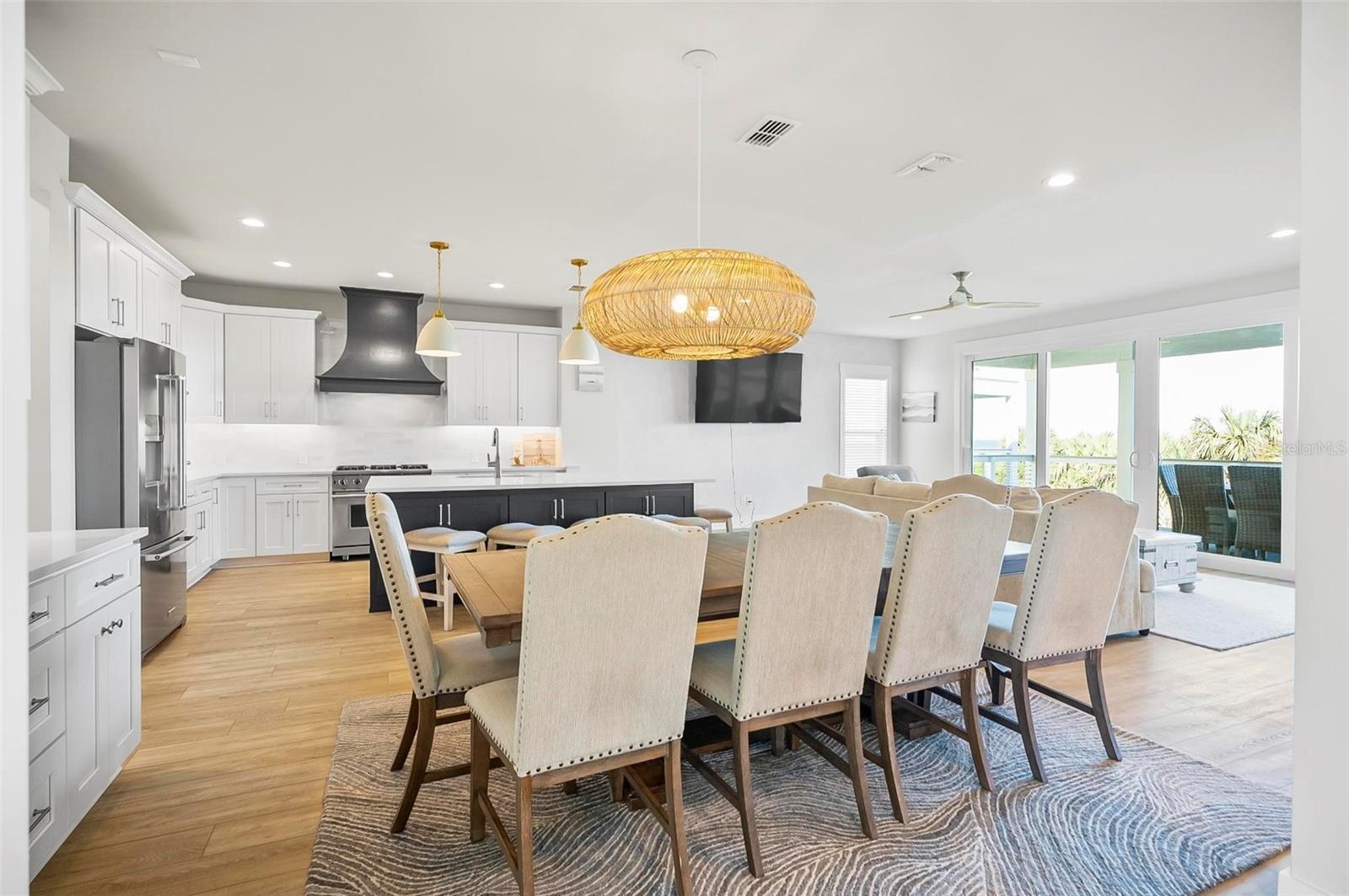 Image 6 of 49 For 202 Surfview Ln