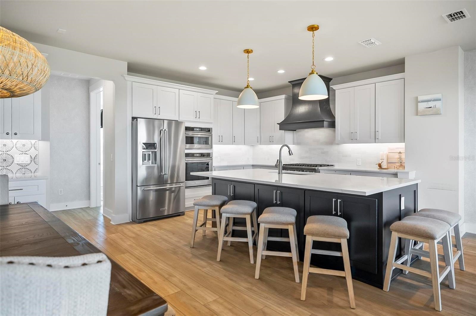 Image 9 of 49 For 202 Surfview Ln