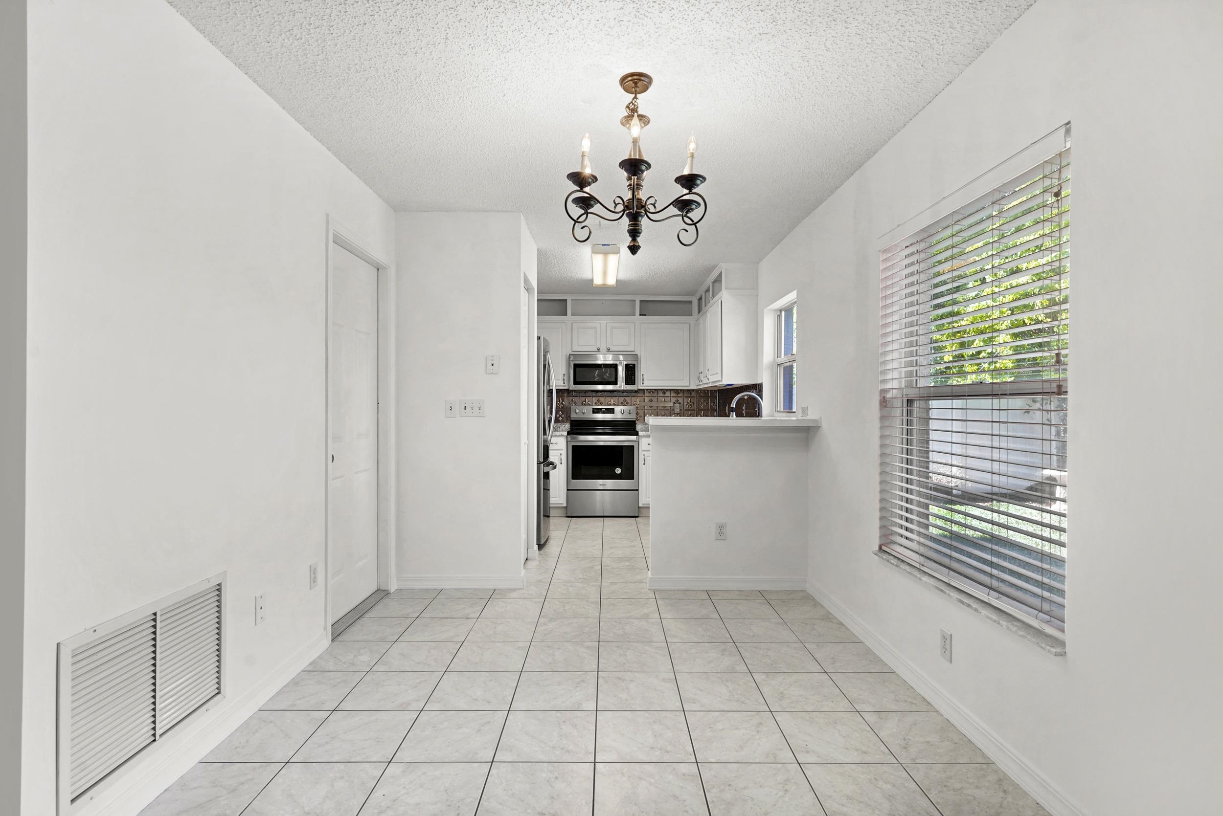 Image 10 of 38 For 444 Mango Cir